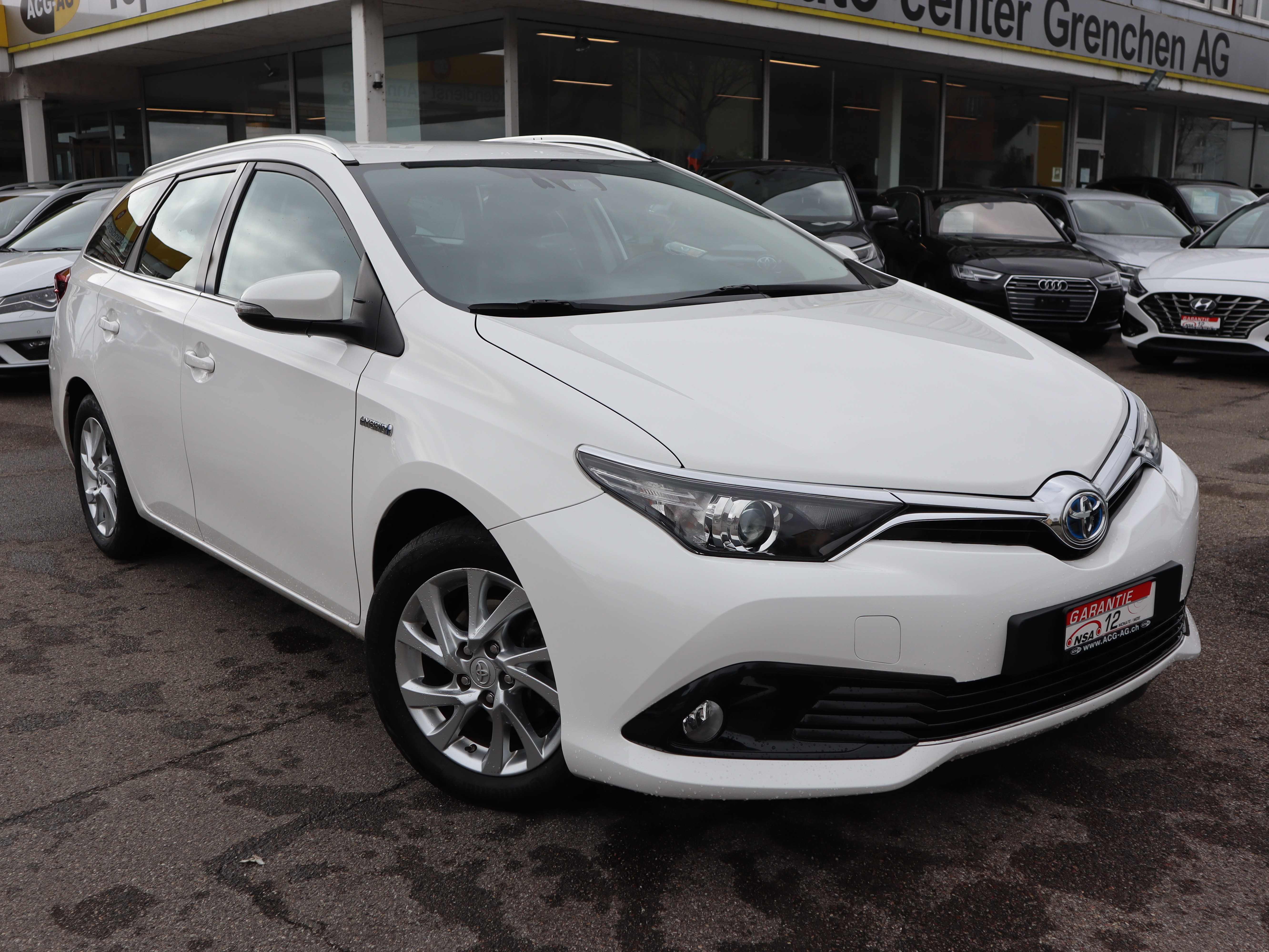 TOYOTA TOYOTA Auris Touring Sports 1.8 HSD Style e-CVT ** Voll-Leder Ausstattung ** RF-Kamera ** LTZ MFK 14.01.2022 & Service **