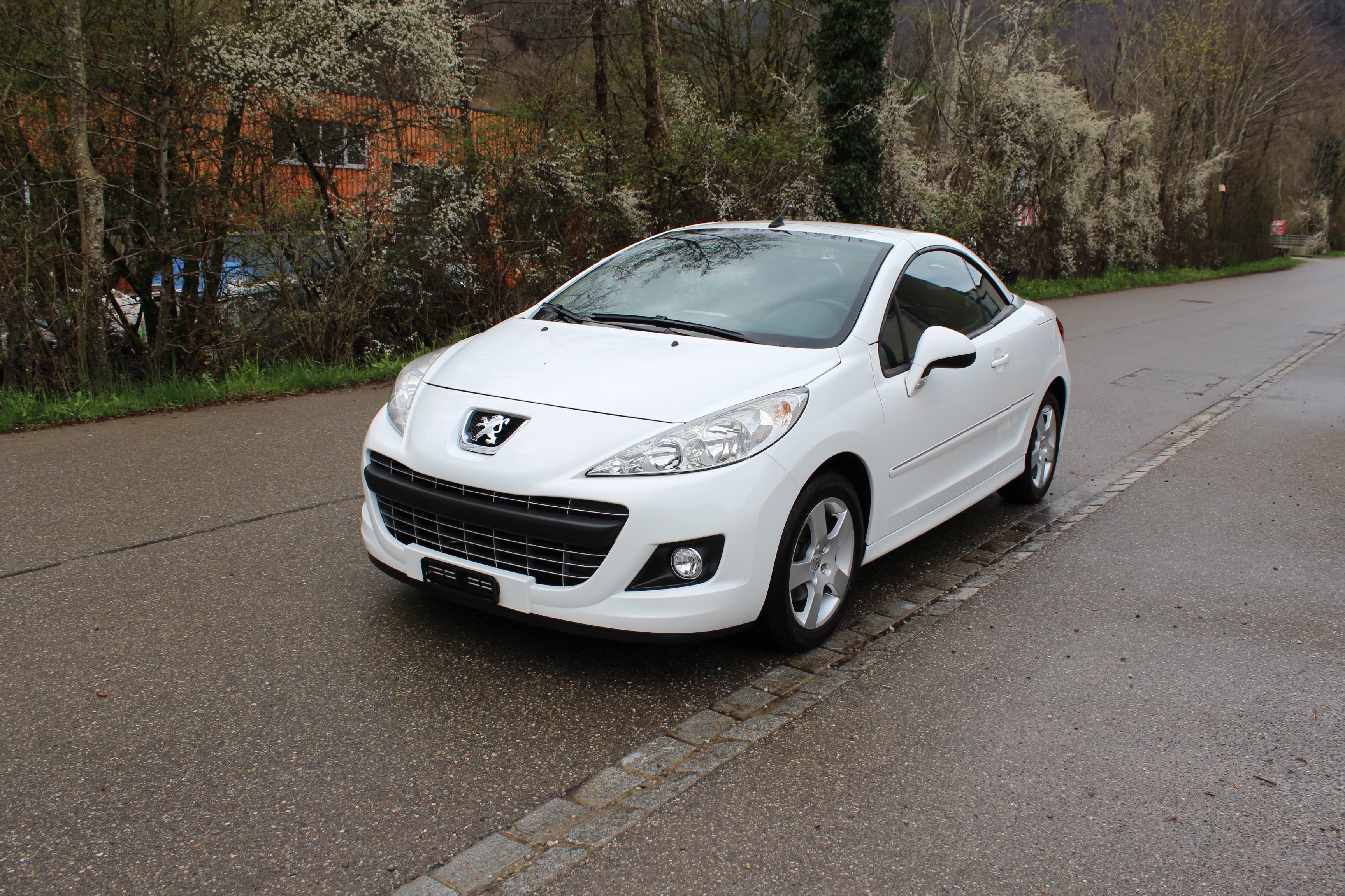 PEUGEOT 207 CC 1.6 16V Turbo Swiss Edition