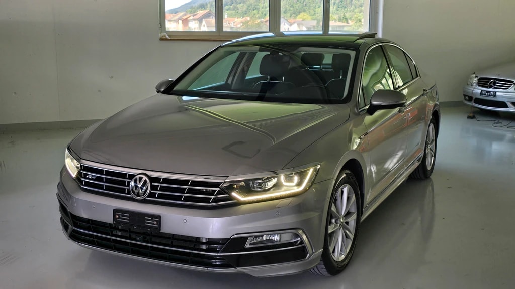 VW Passat 2.0 TDI R-LINE 4Motion