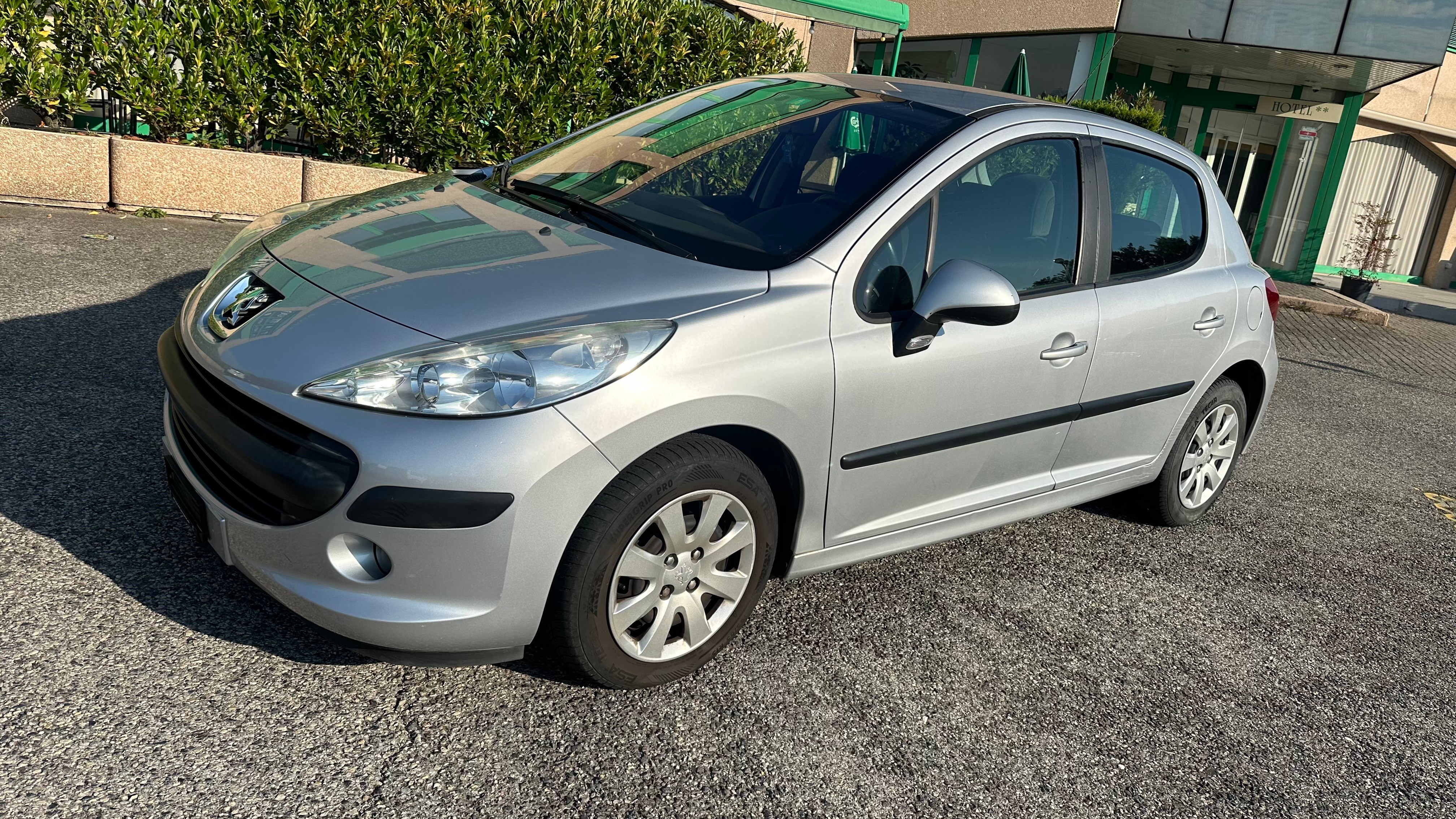 PEUGEOT 207 1.4 16V Look