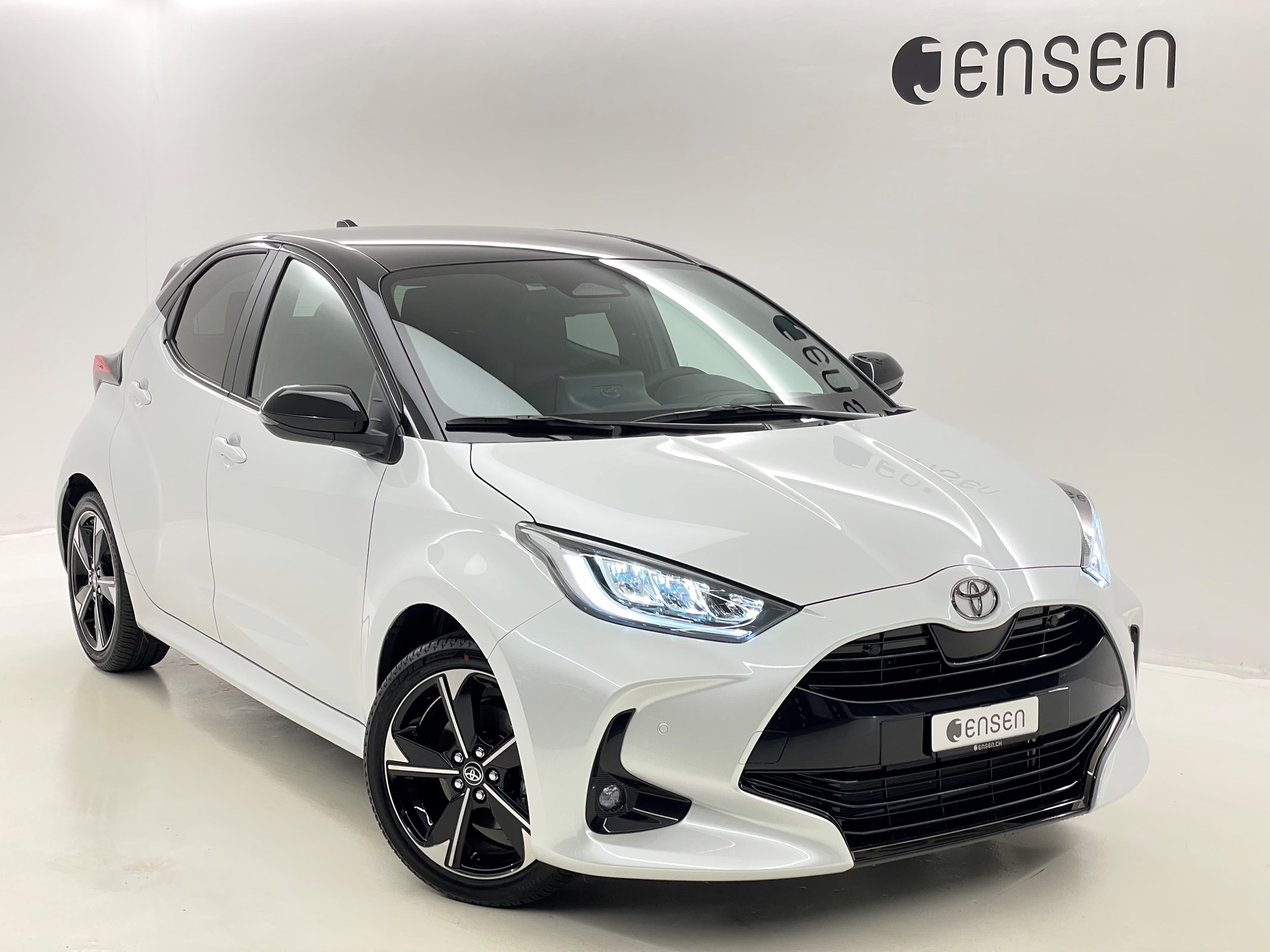 TOYOTA Yaris Hybrid 1.5 Premiere Edition