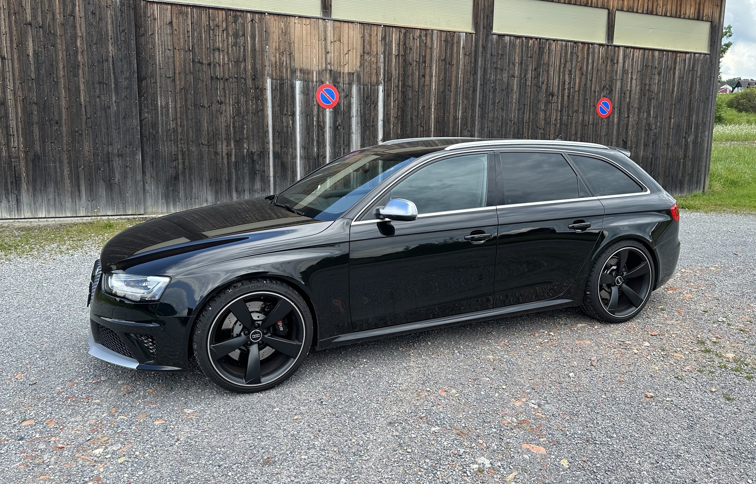 AUDI RS4 Avant 4.2 FSI V8 quattro S-tronic