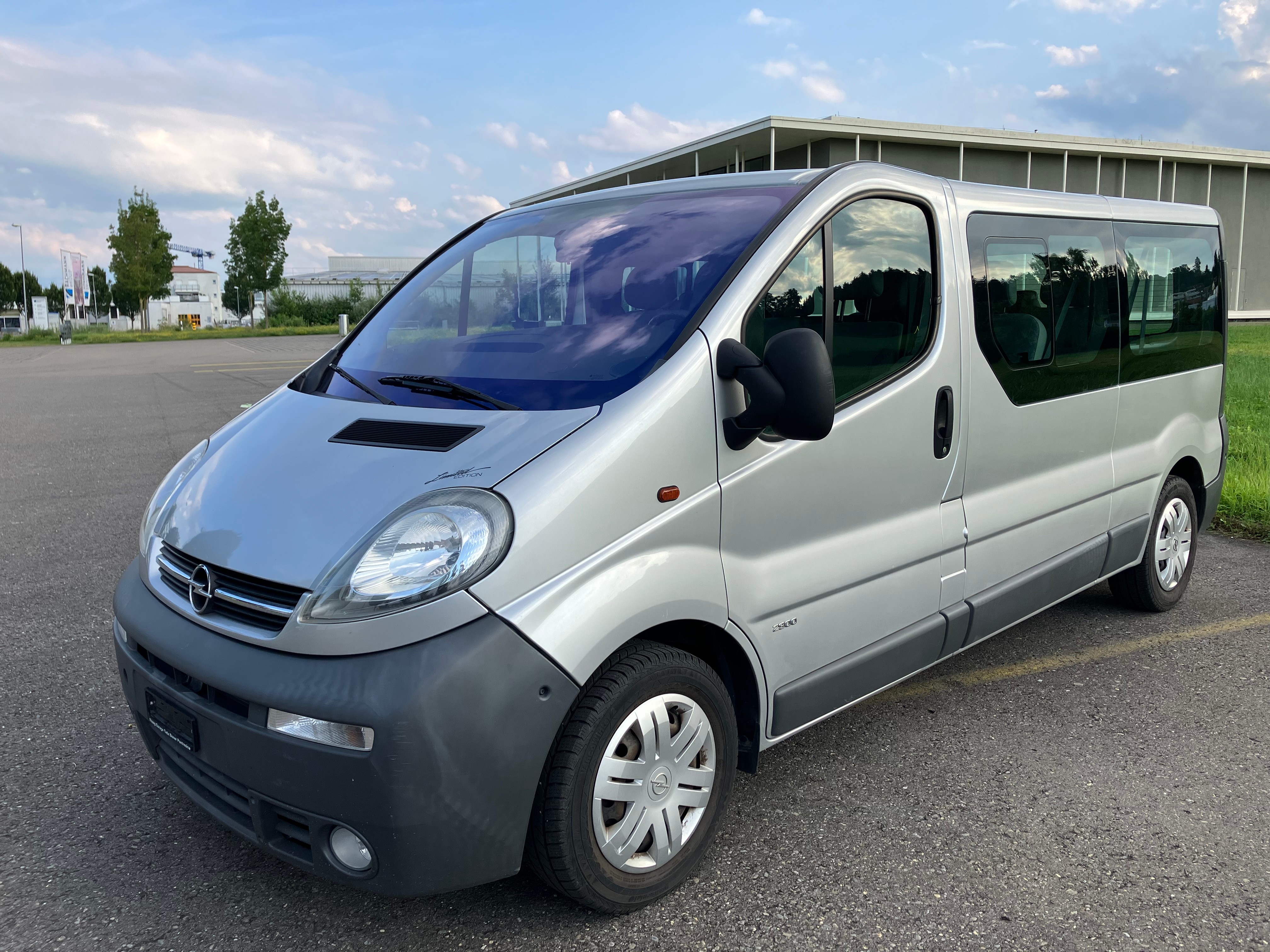 OPEL Vivaro 2.5 CDTI 2.9t L2 Automat