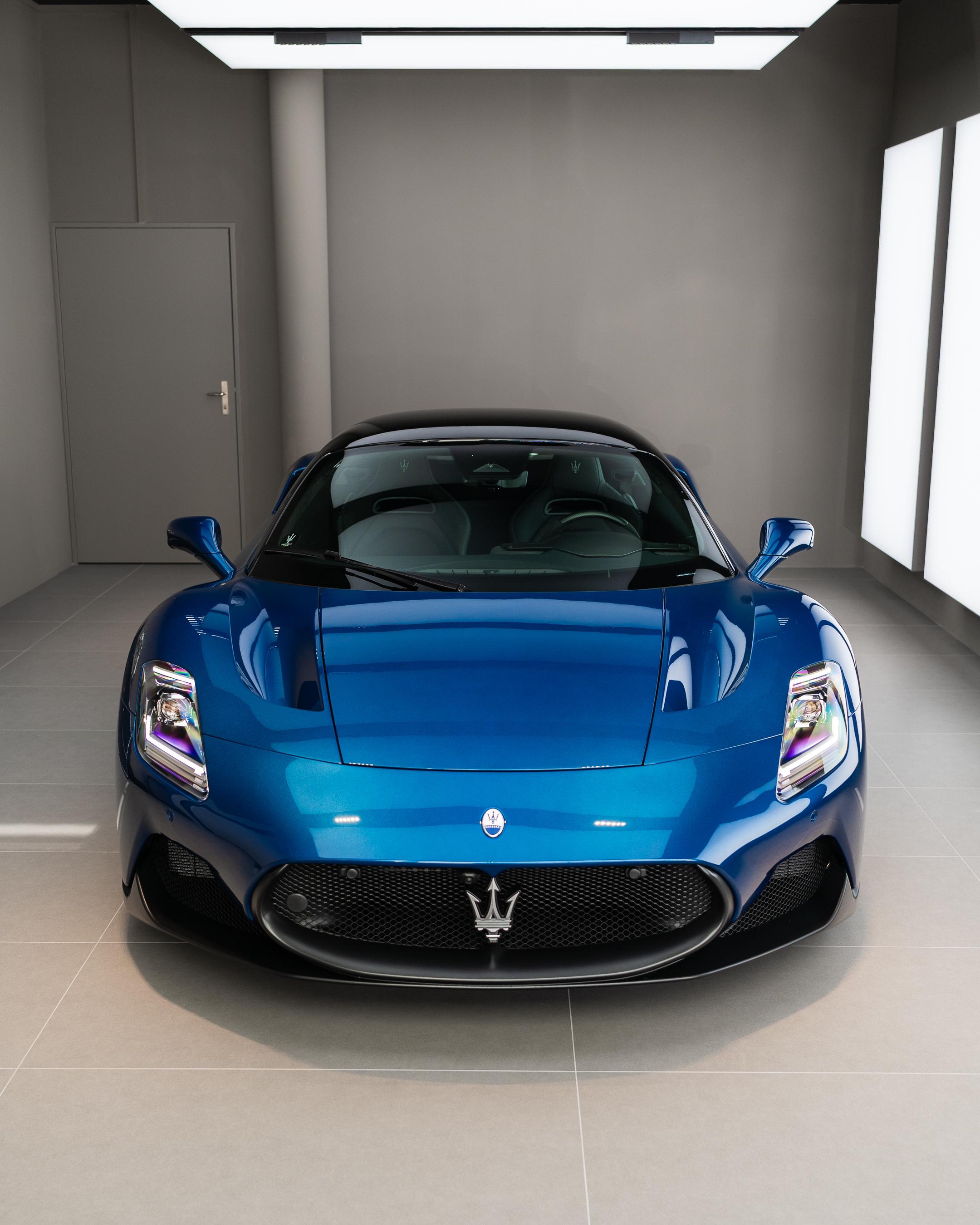 MASERATI MC20 - Blu Victory - FUORISERIE