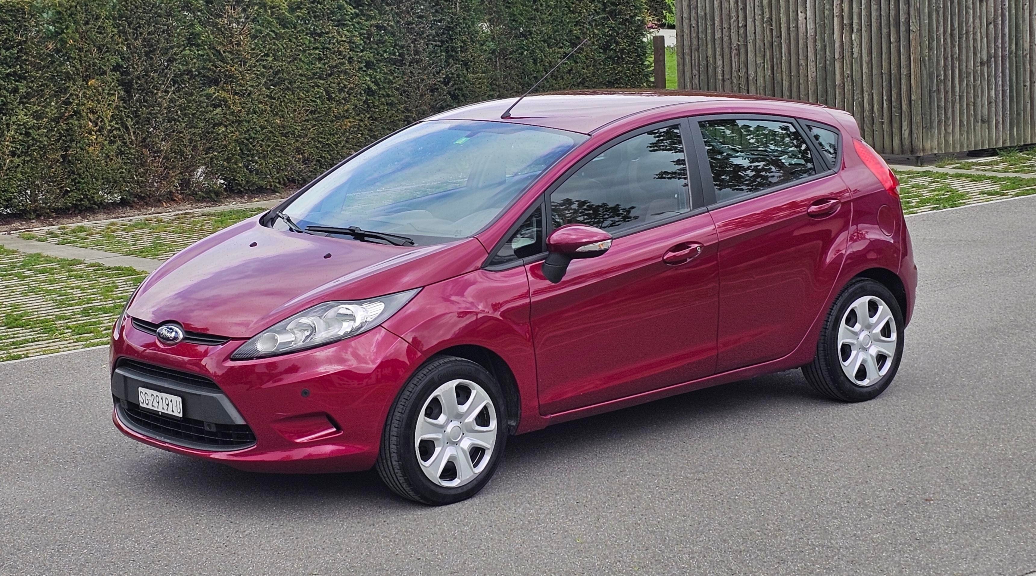 FORD Fiesta 1.4 16V Titanium Automatic