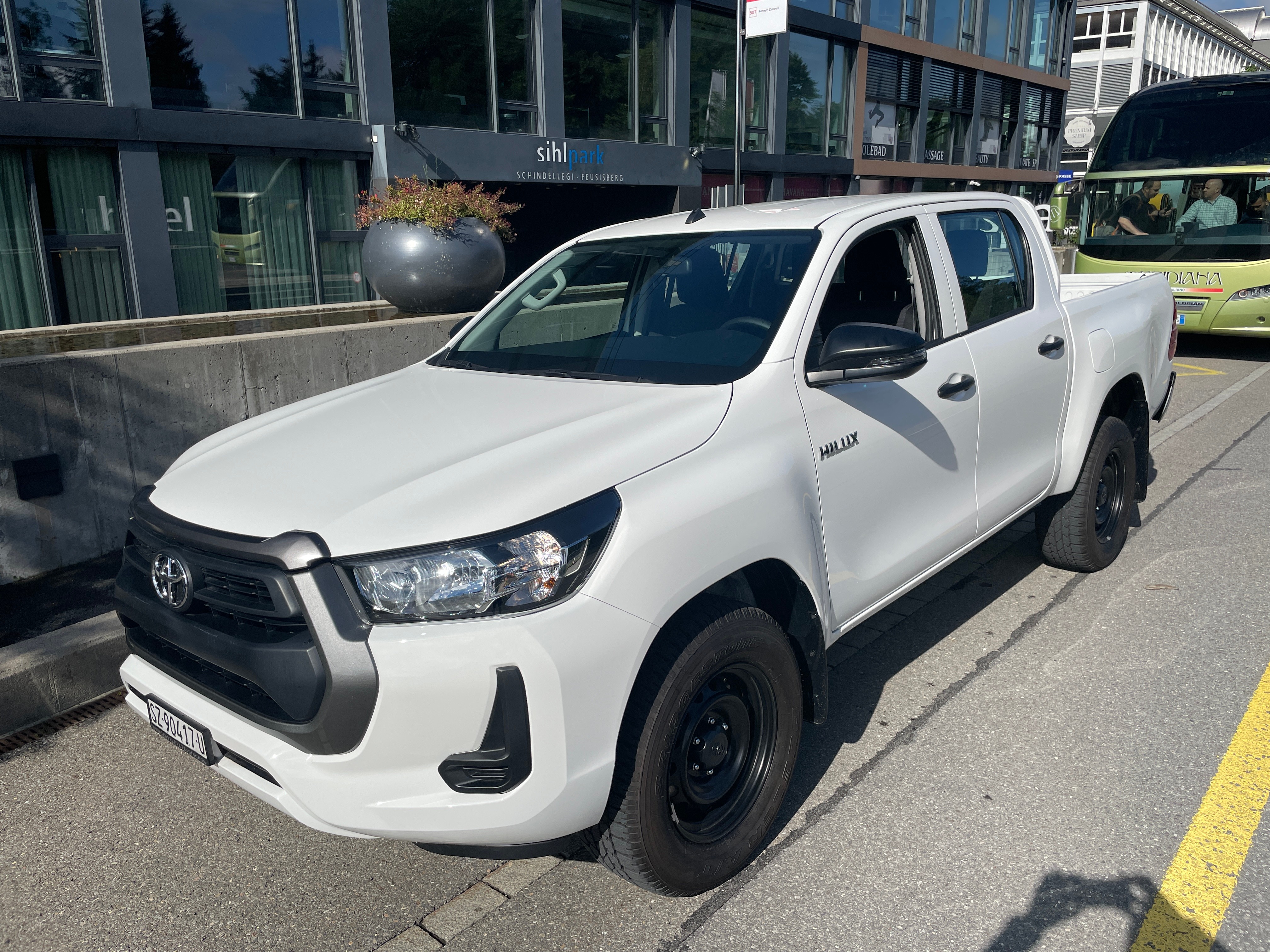 TOYOTA Hilux 2.4D-4D Style Double Cab 4x4