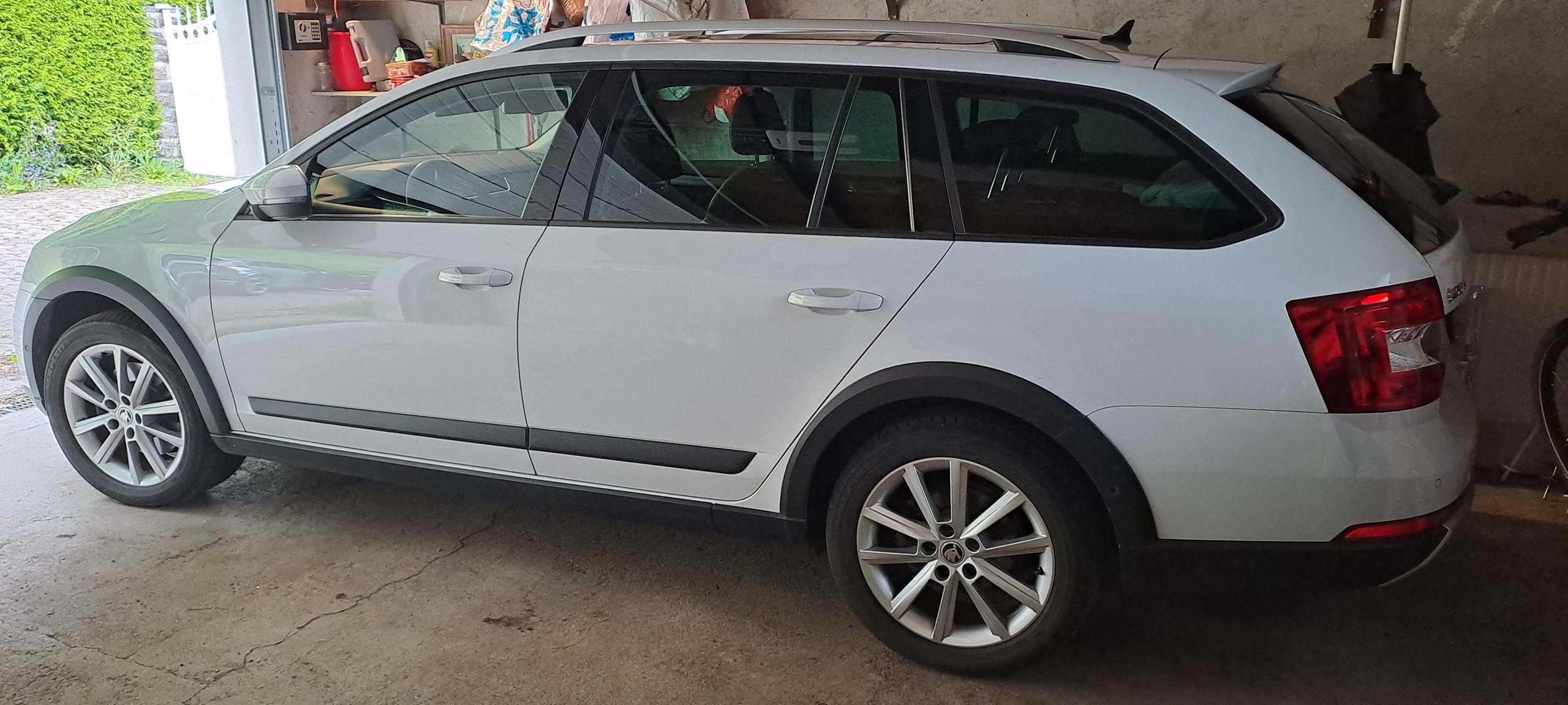 SKODA Octavia Combi 2.0 TDI Scout 4x4 DSG