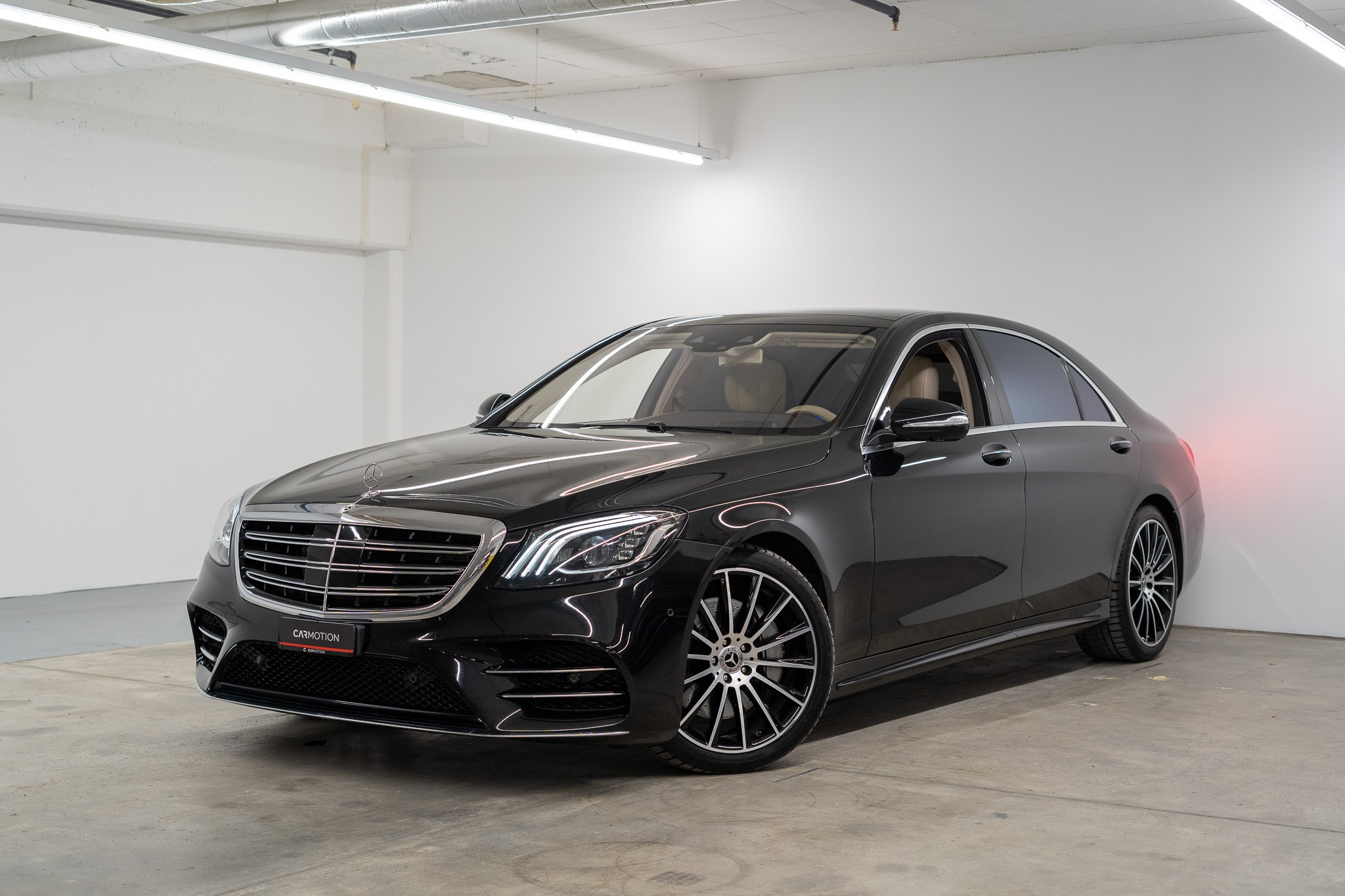 MERCEDES-BENZ S 560 V8 AMG Line 4matic lang