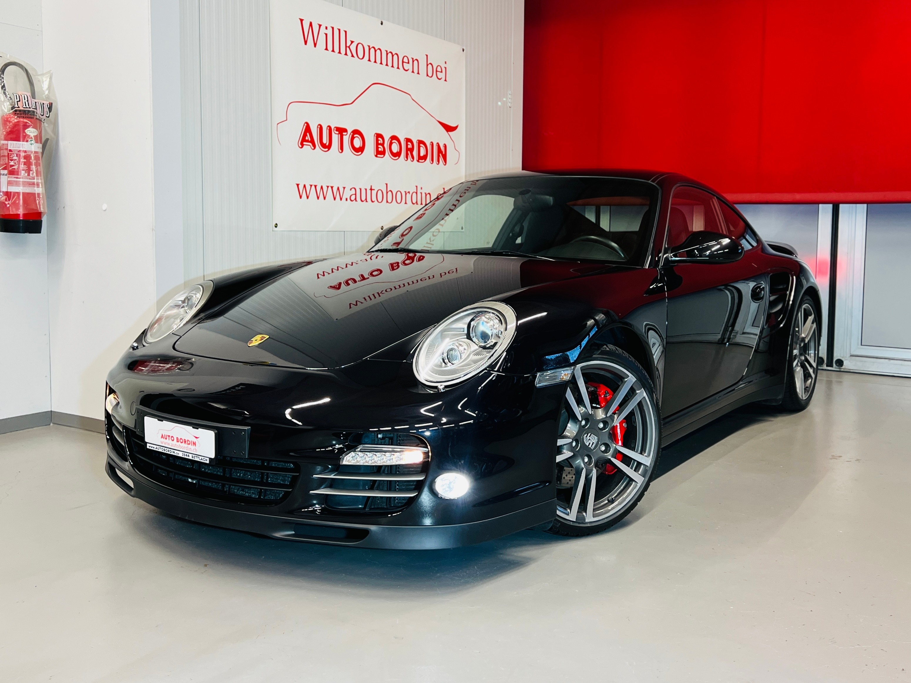 PORSCHE 911 Turbo PDK „Basaltschwarz metallic“ 1. Lack & 1. Hand & Akrapovic