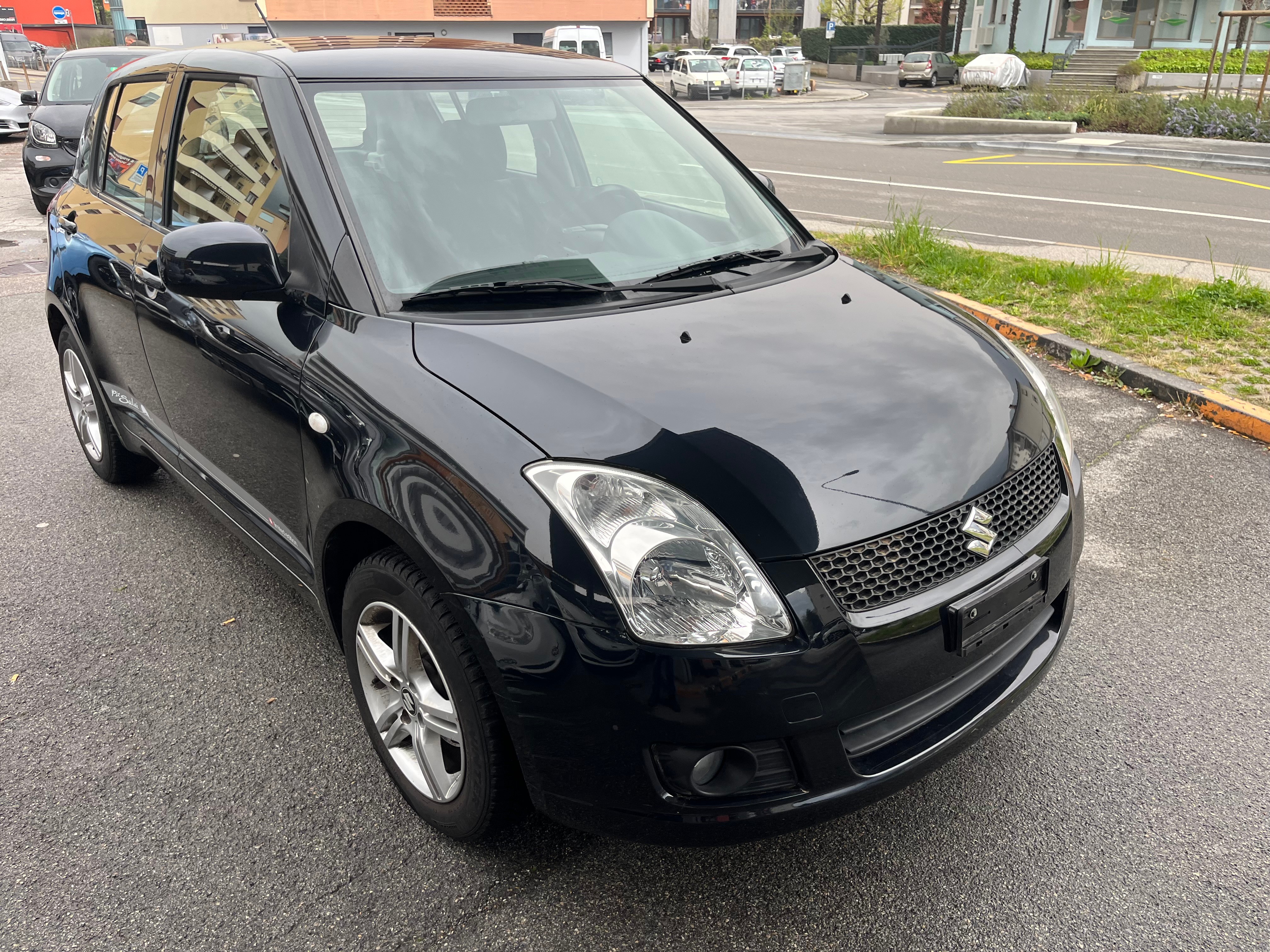 SUZUKI Swift 1.3i 16V GL Top Piz Sulai LE 4x4