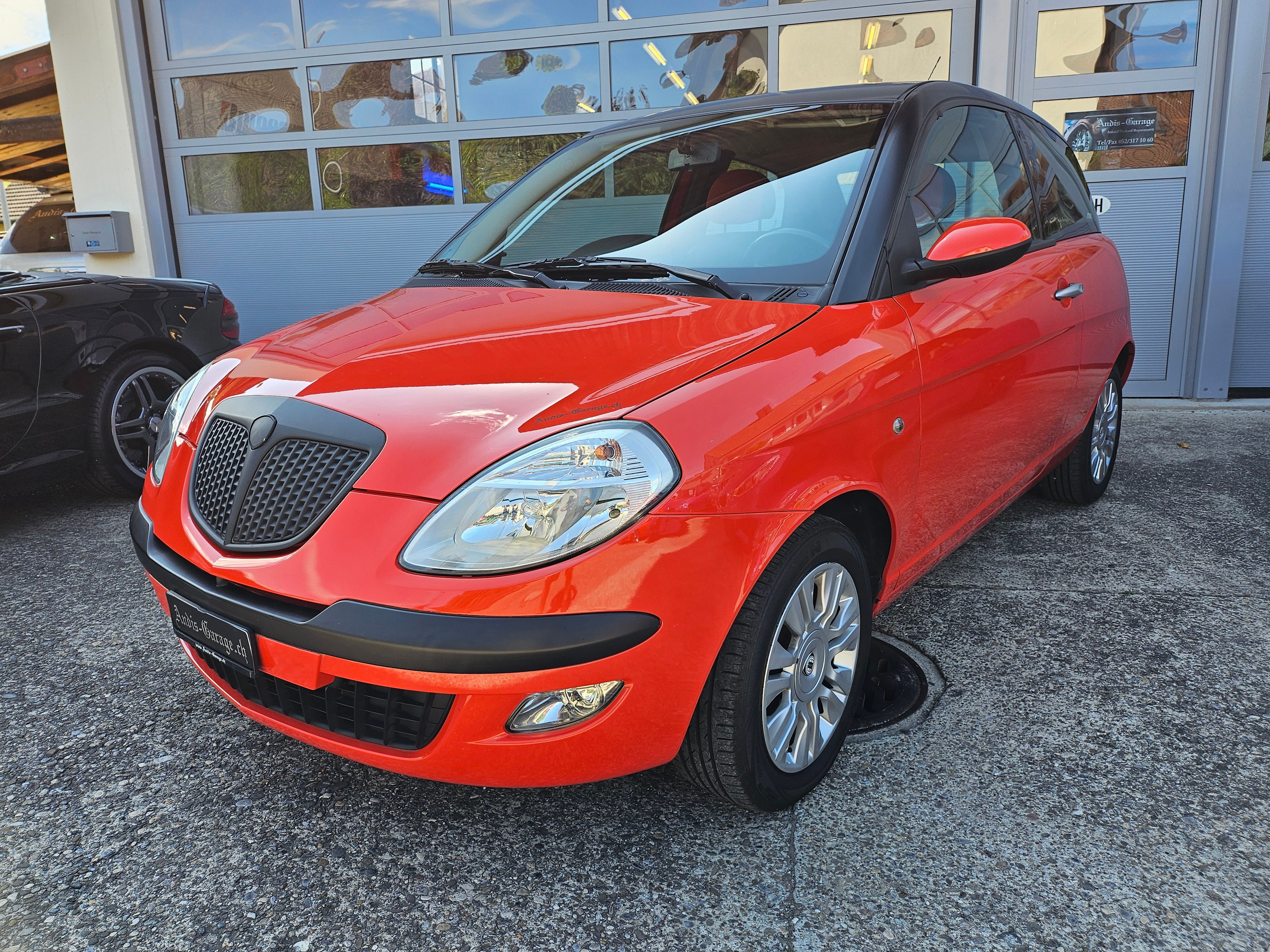 LANCIA Ypsilon 1.4 16V Momo