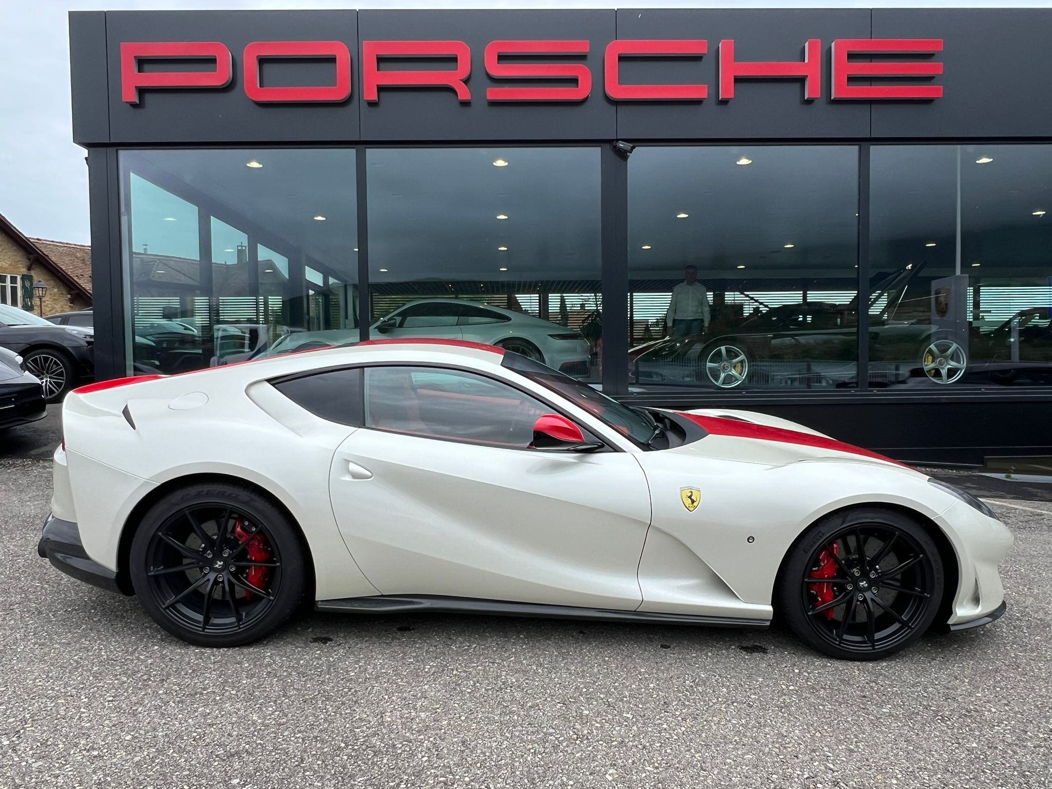 FERRARI 812 Superfast