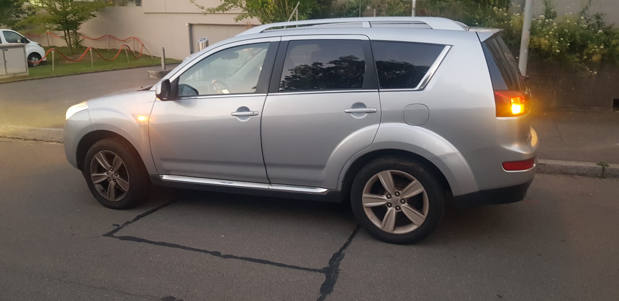 PEUGEOT 4007 2.2 HDi Platinum Edition DCS6