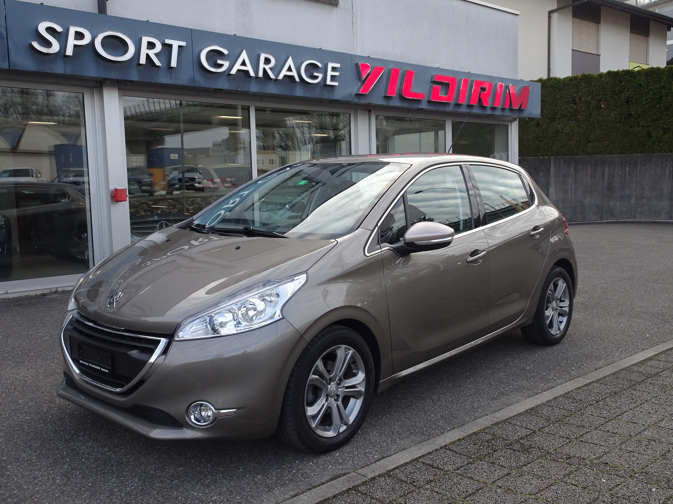 PEUGEOT 208 1.6 VTI Allure Automatik