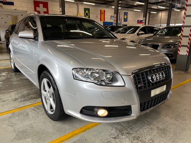 AUDI A4 Avant 2.0 Turbo FSI quattro