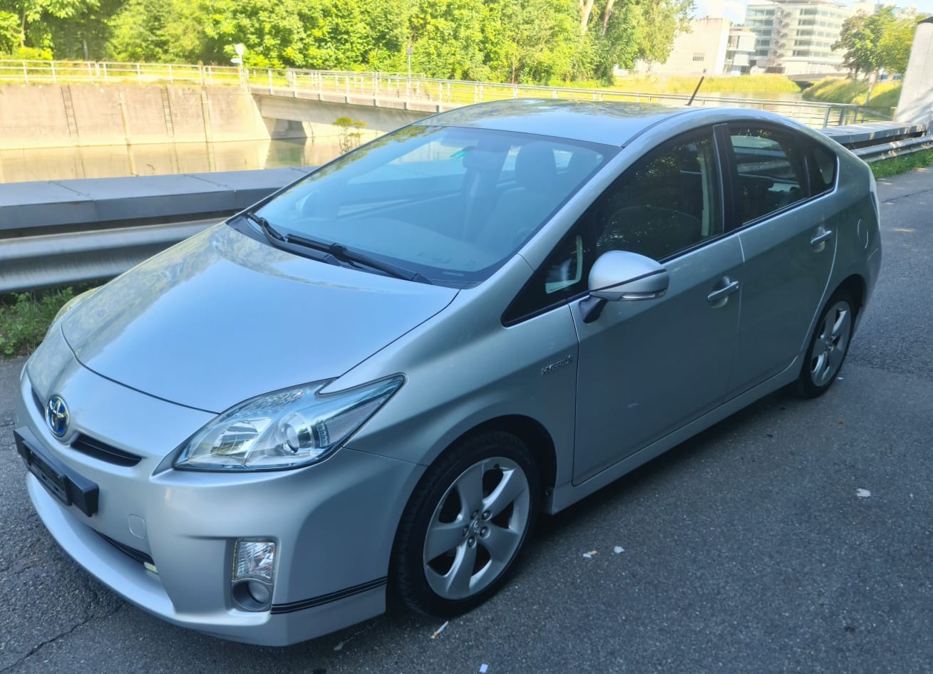 TOYOTA Prius 1.8 16V HSD Luna