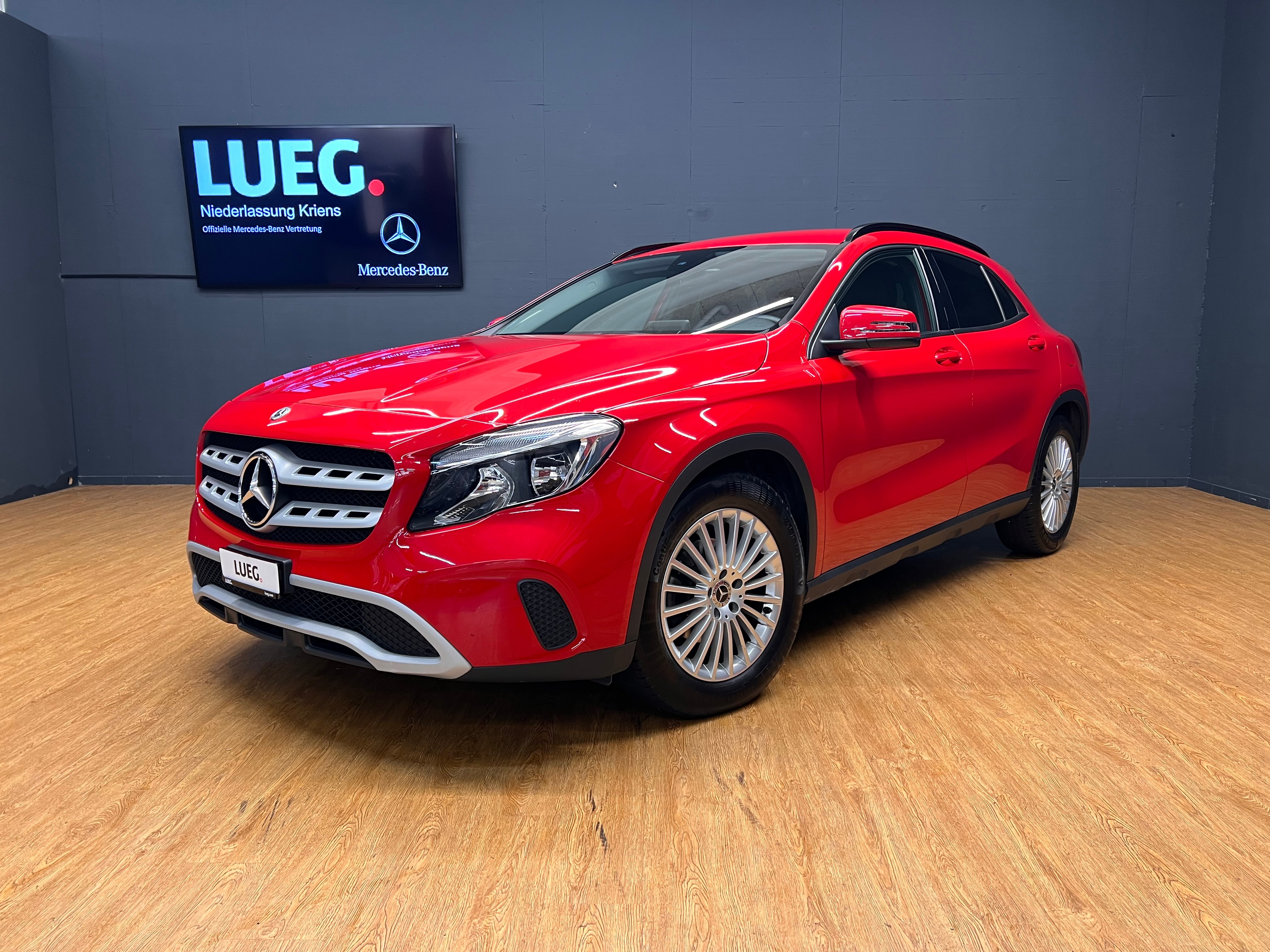 MERCEDES-BENZ GLA 200 d Swiss Star Edition 4M - Rückfahrkamera / Navigation