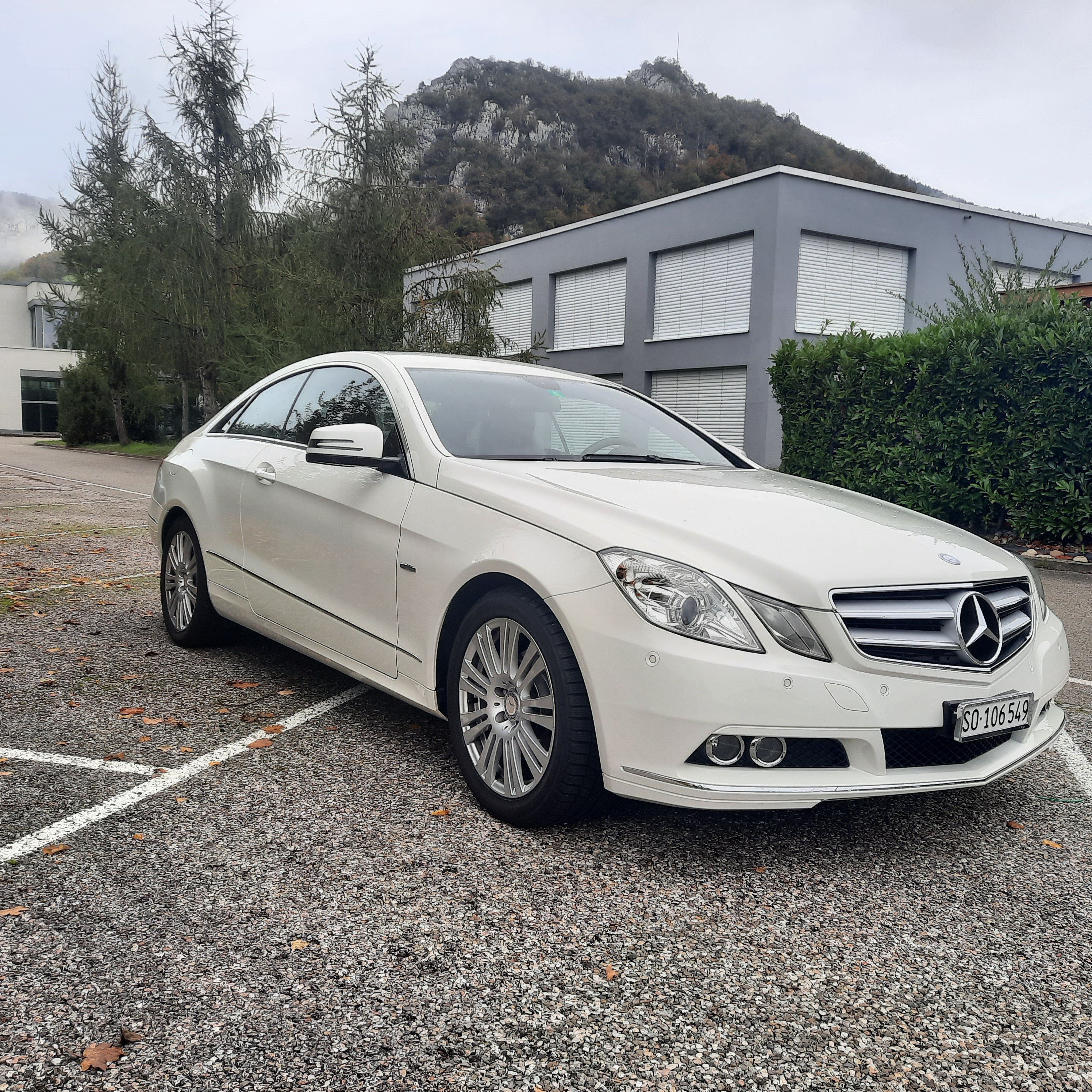 MERCEDES-BENZ E 200 CGI BlueEfficiency Automatic