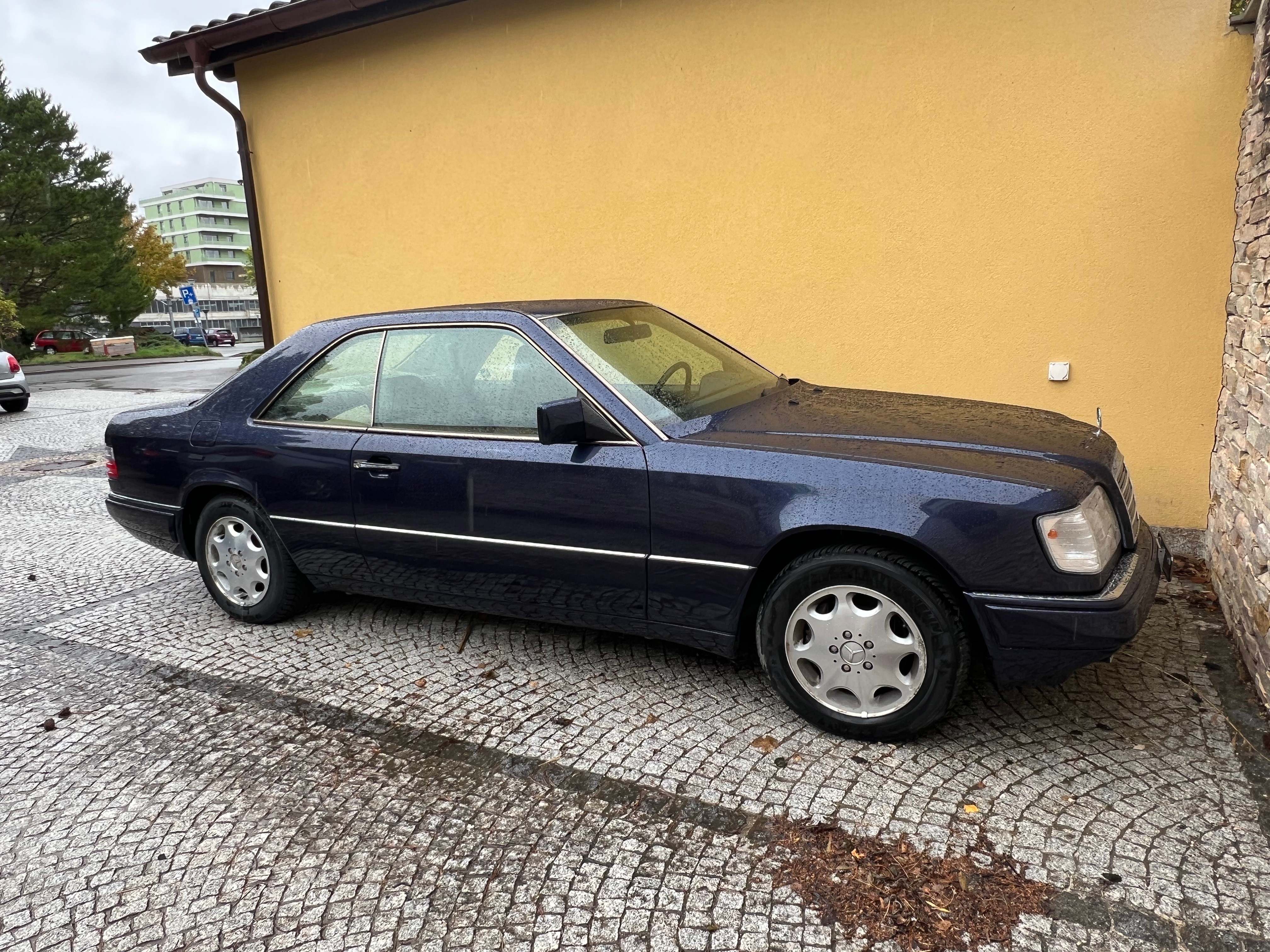 MERCEDES-BENZ E 320