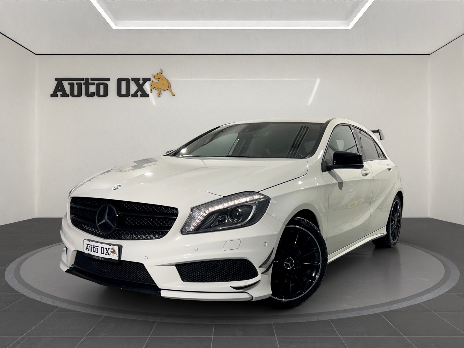 MERCEDES-BENZ A 200 AMG Line