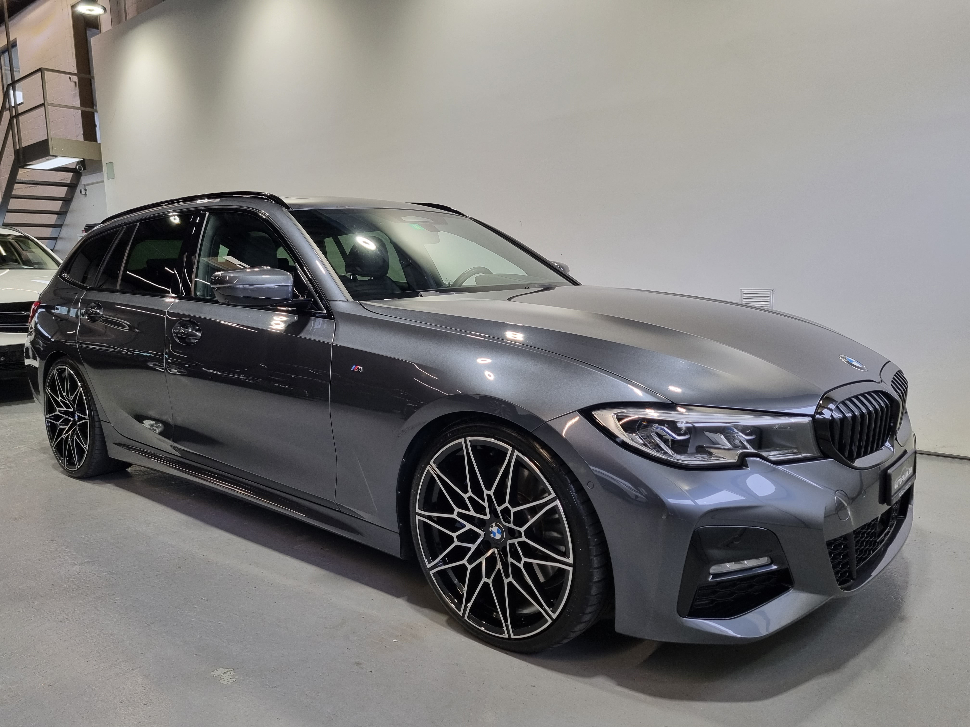 BMW 330i xDrive SAG Touring