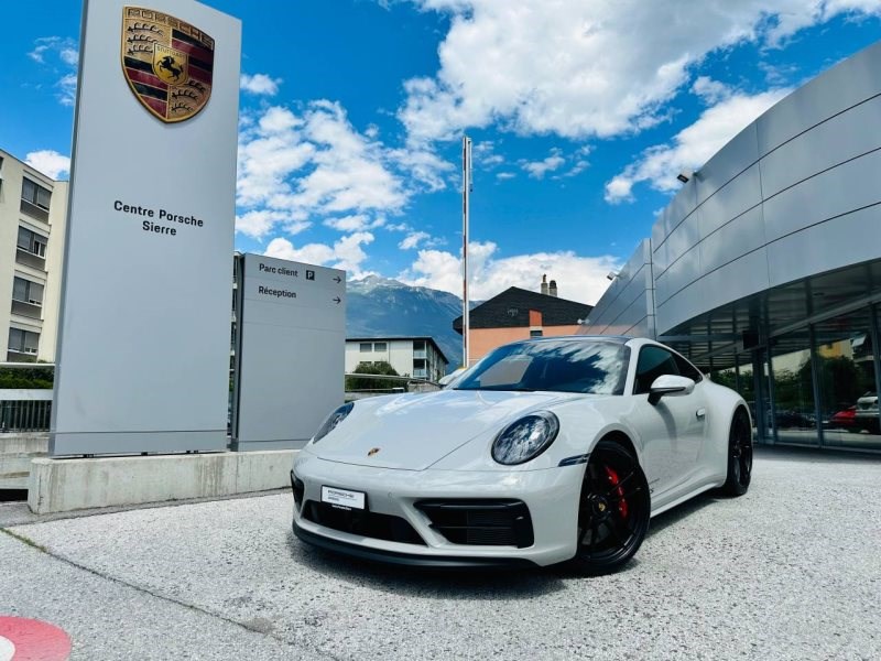 PORSCHE 911 Carrera GTS