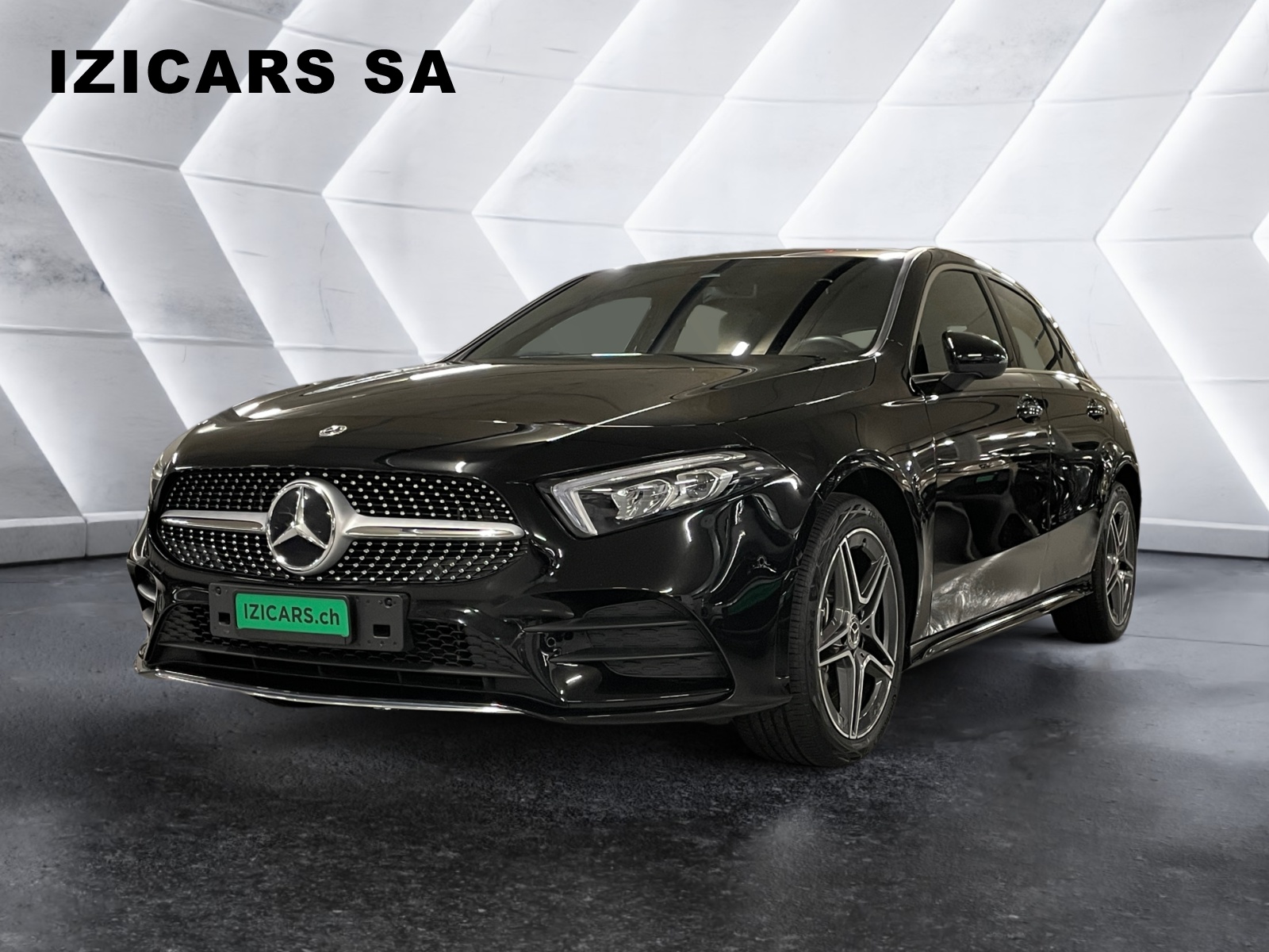 MERCEDES-BENZ A 250e AMG Line 8G-DCT / Toit ouvrant panoramique / Pack led 64 couleurs