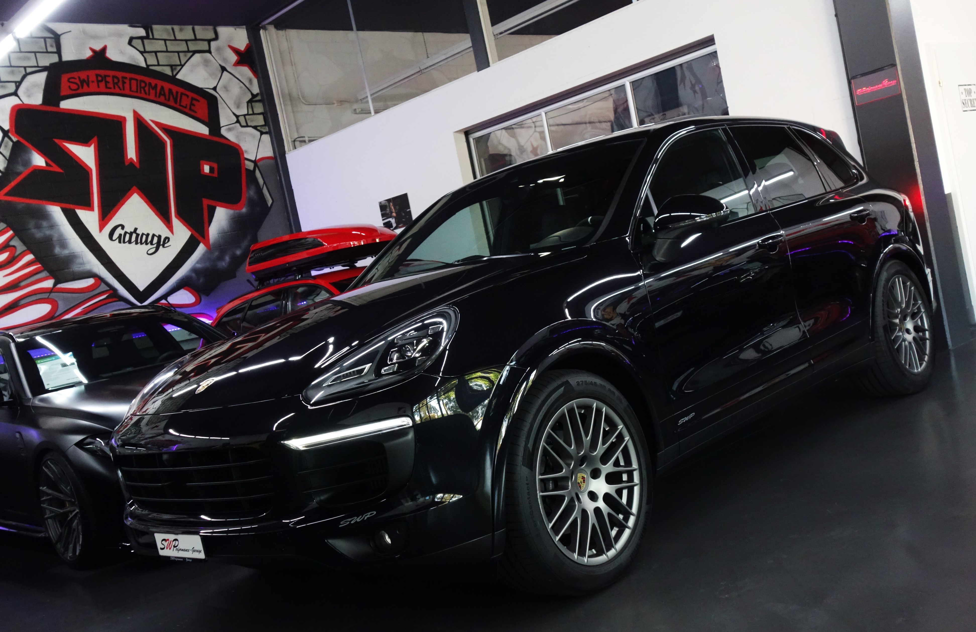 PORSCHE CAYENNE DIESEL PLATINUM EDITION BLACK CH-FZ