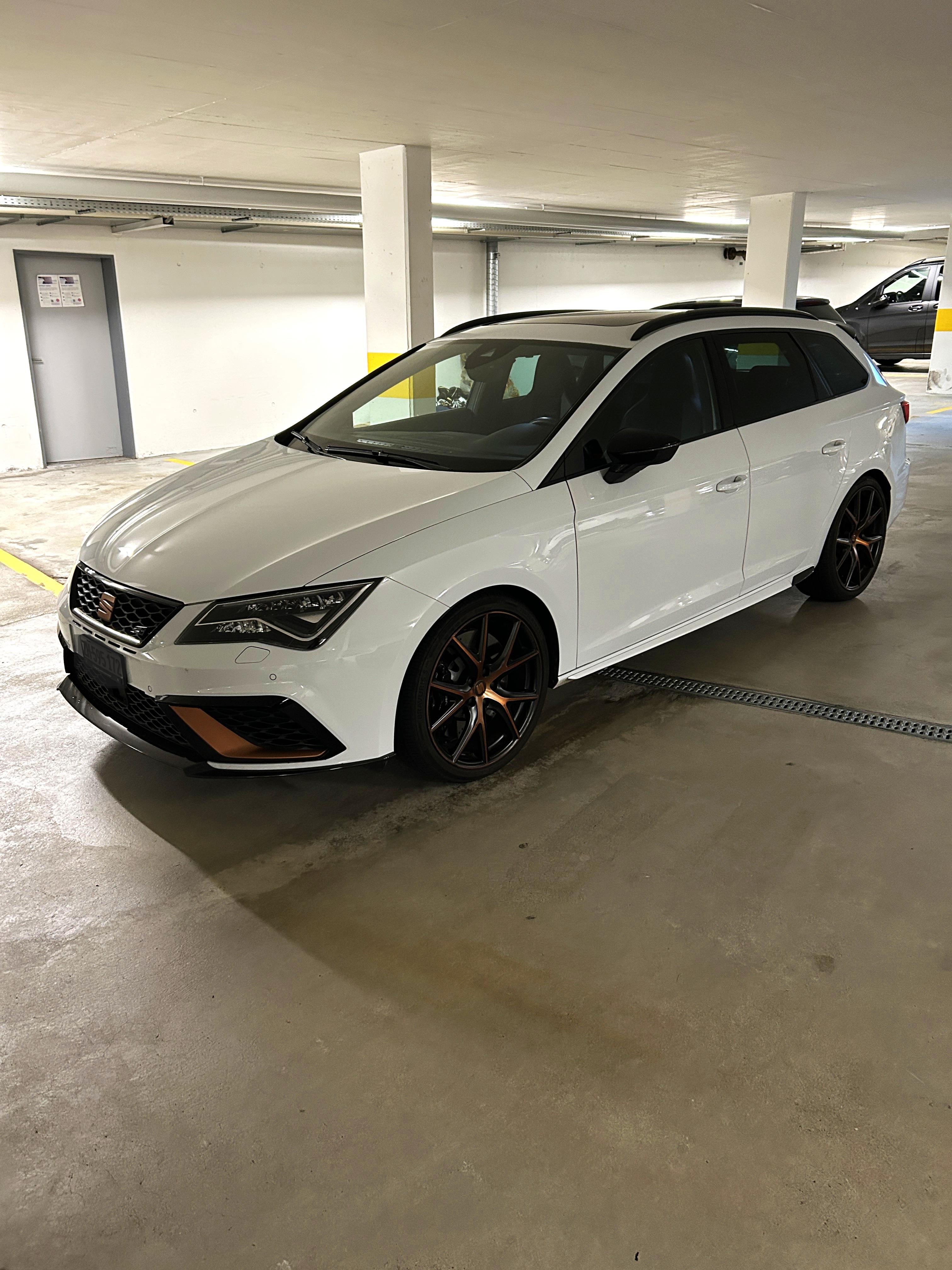 SEAT Leon ST 2.0 TSI Cupra R 300 4 Drive DSG