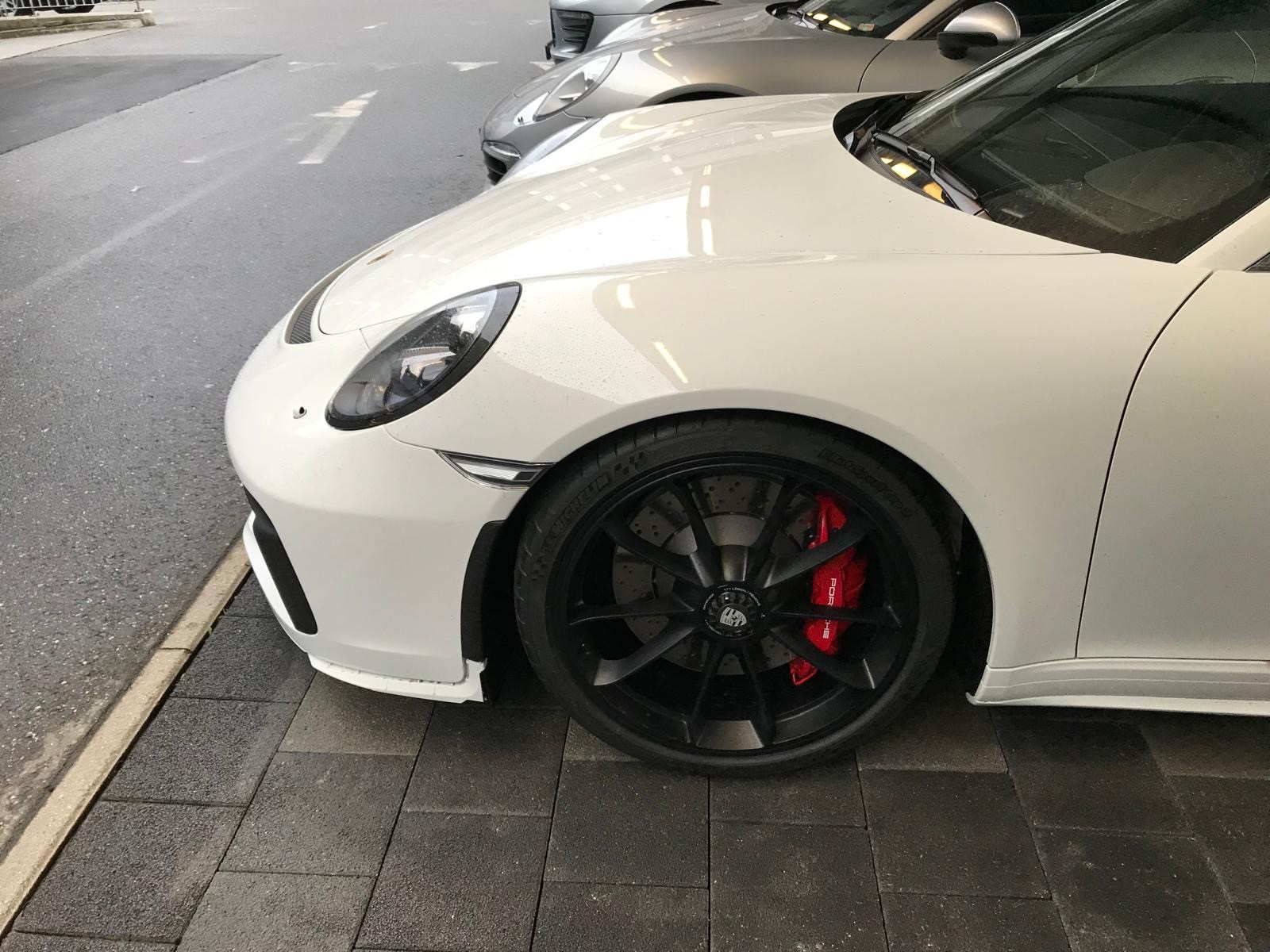 PORSCHE 911 GT3 Touring