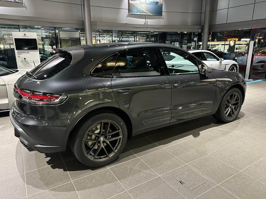 PORSCHE Macan T