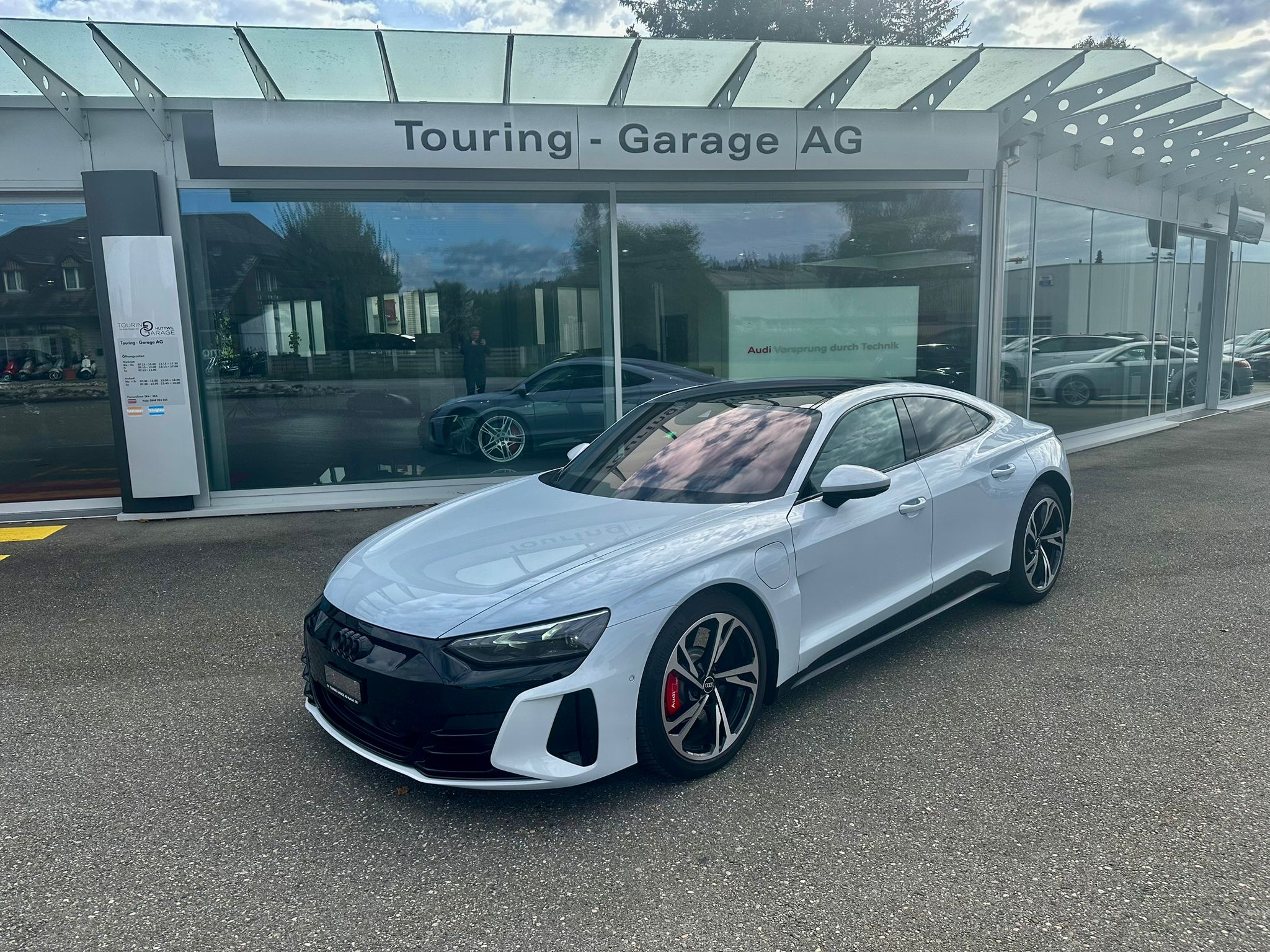 AUDI e-tron GT quattro