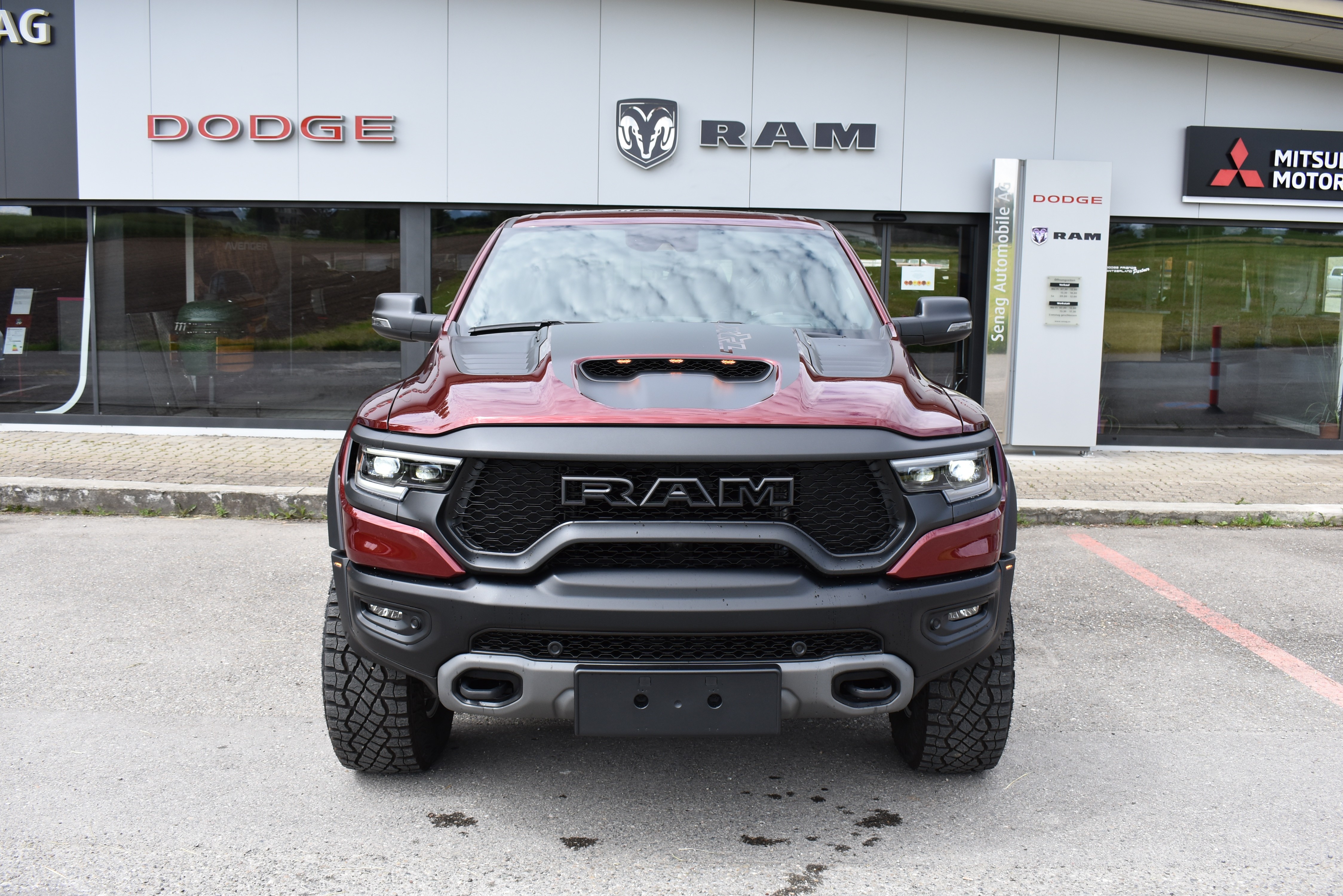 DODGE TRX Final Edition Delmonico red