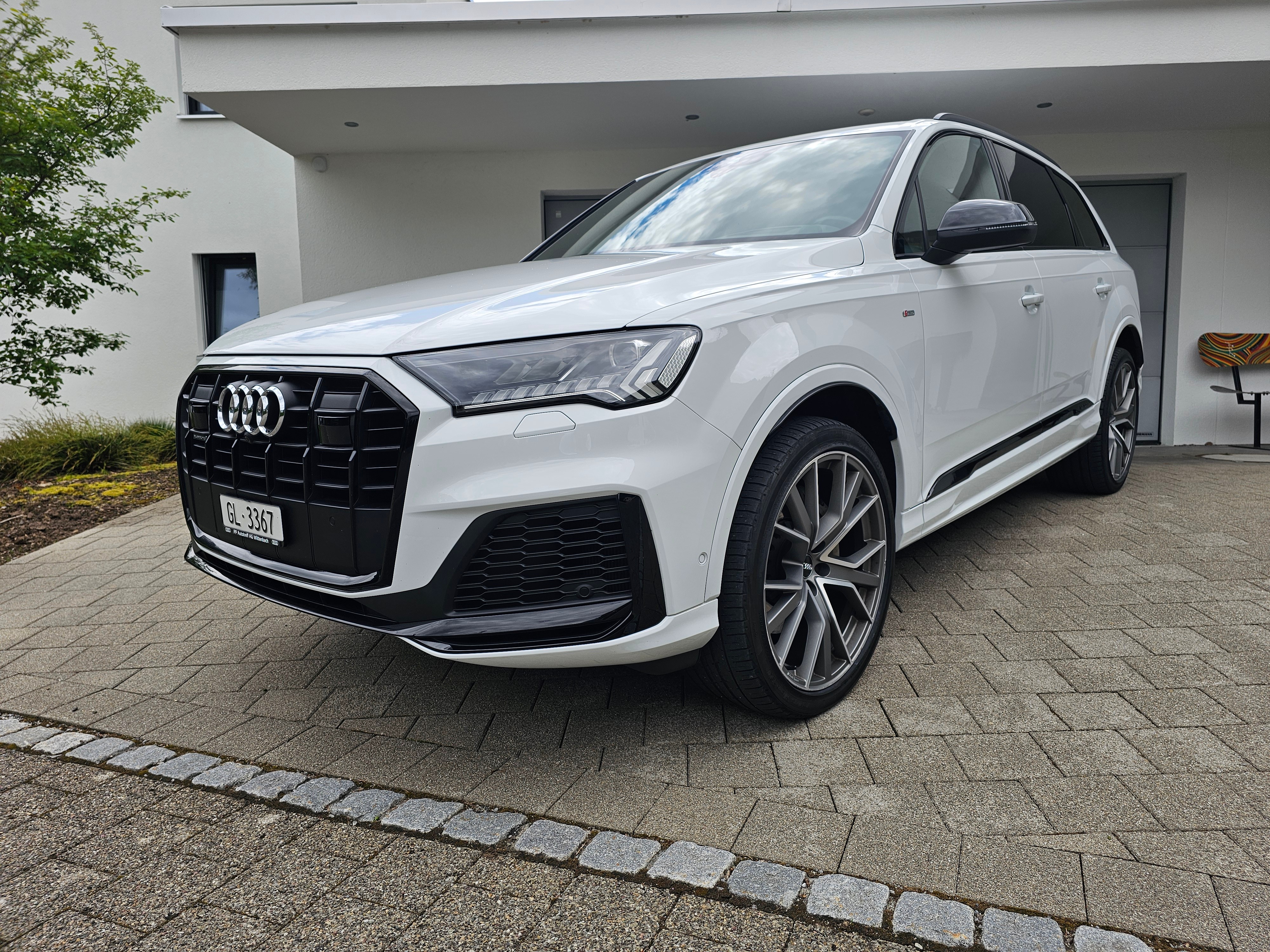 AUDI Q7 50 TDI quattro S Line 7 Plätzer Head up AHK Garantie Servicepaket Bose Standheizung/lüftung Hinterachslenkung Black Edit