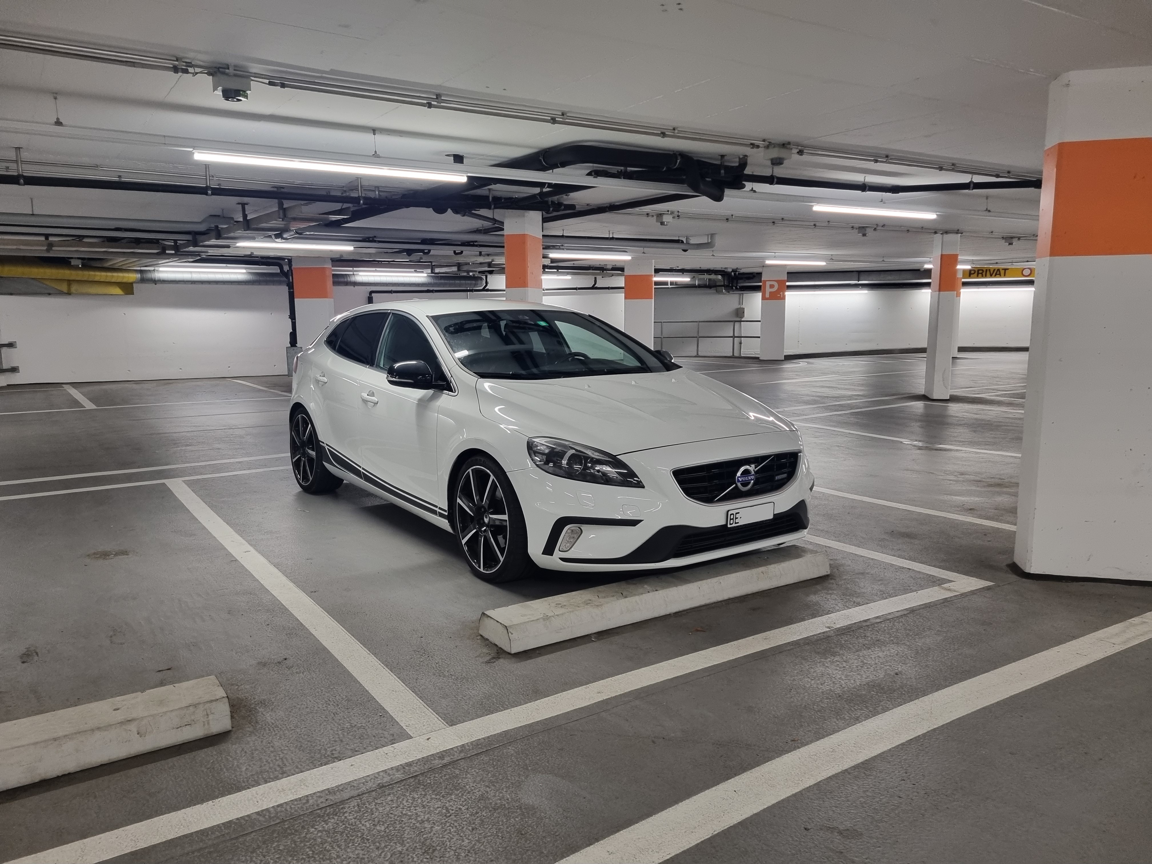 VOLVO V40 T2 Sport 200 R-Design