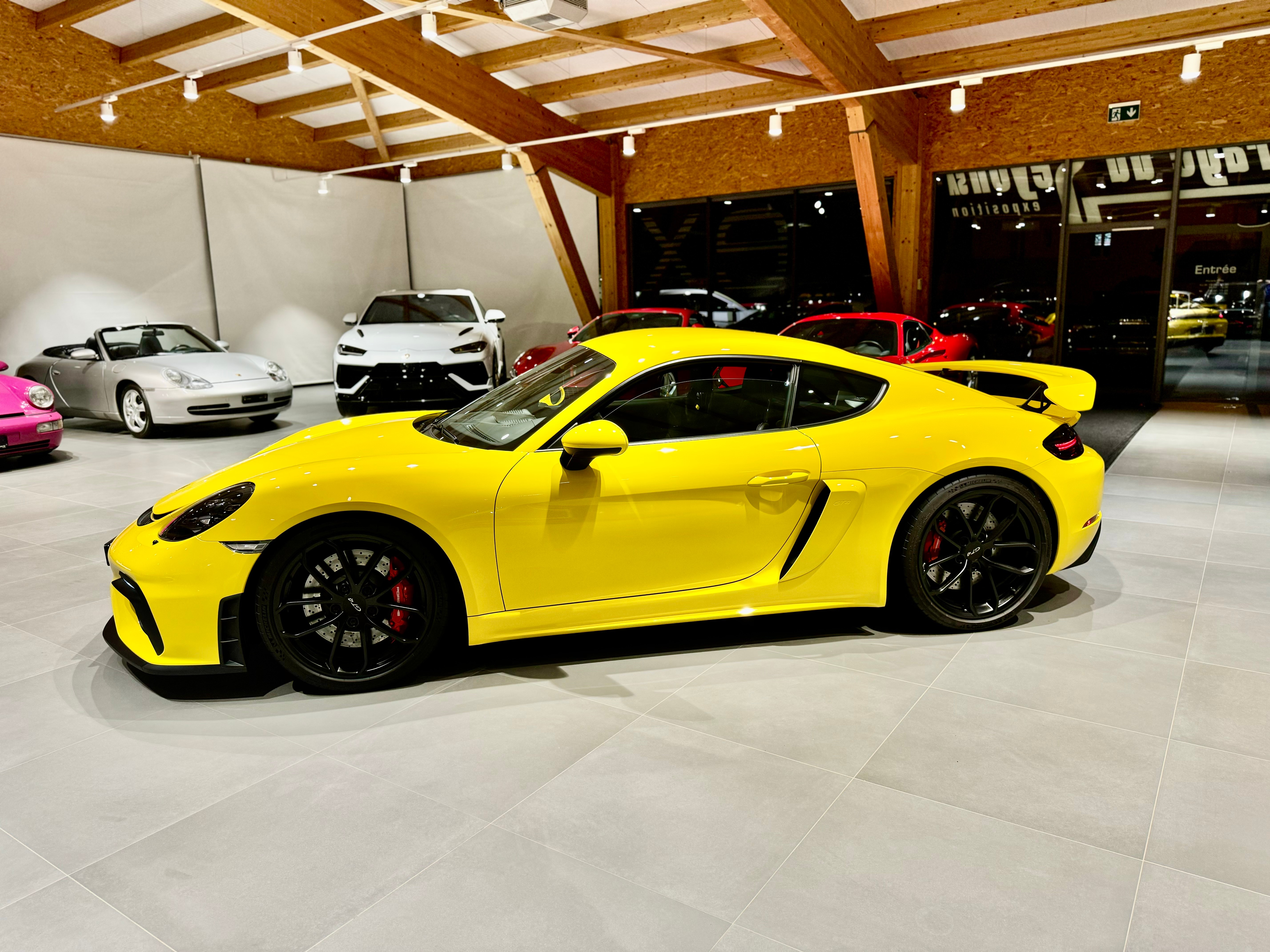 PORSCHE 718 Cayman GT4