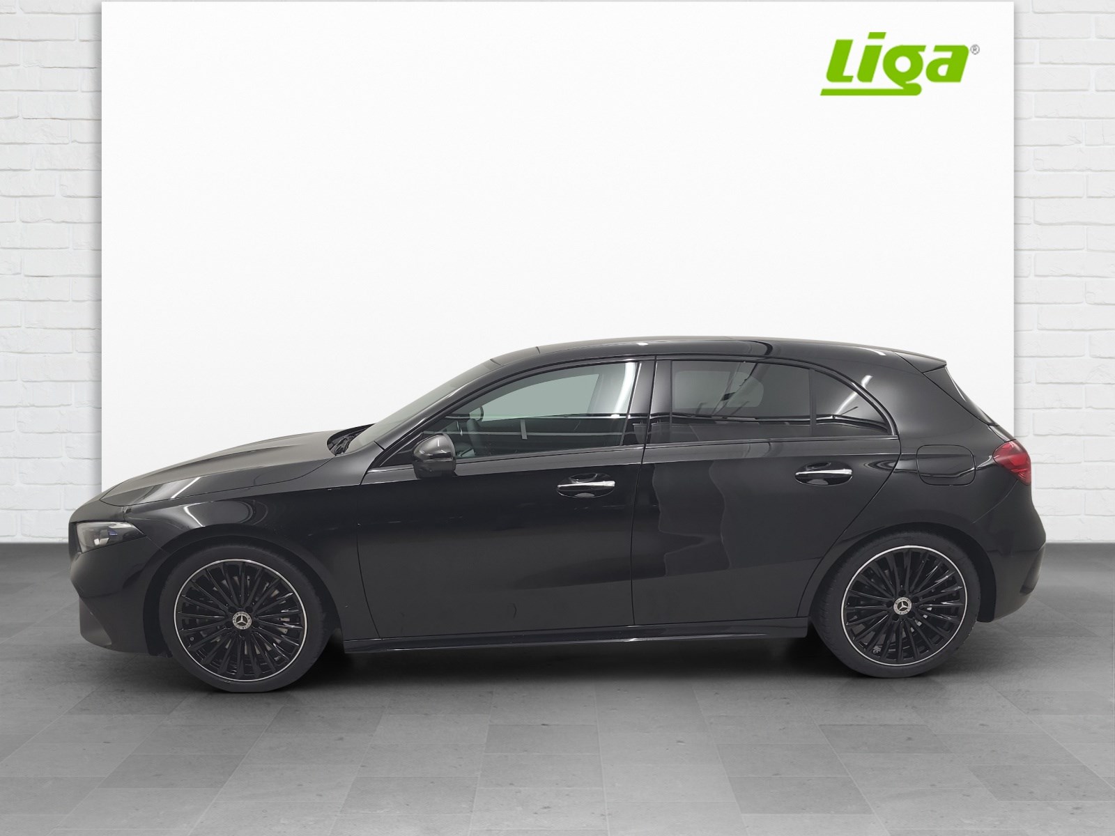 MERCEDES-BENZ A 250 AMG Line 4Matic