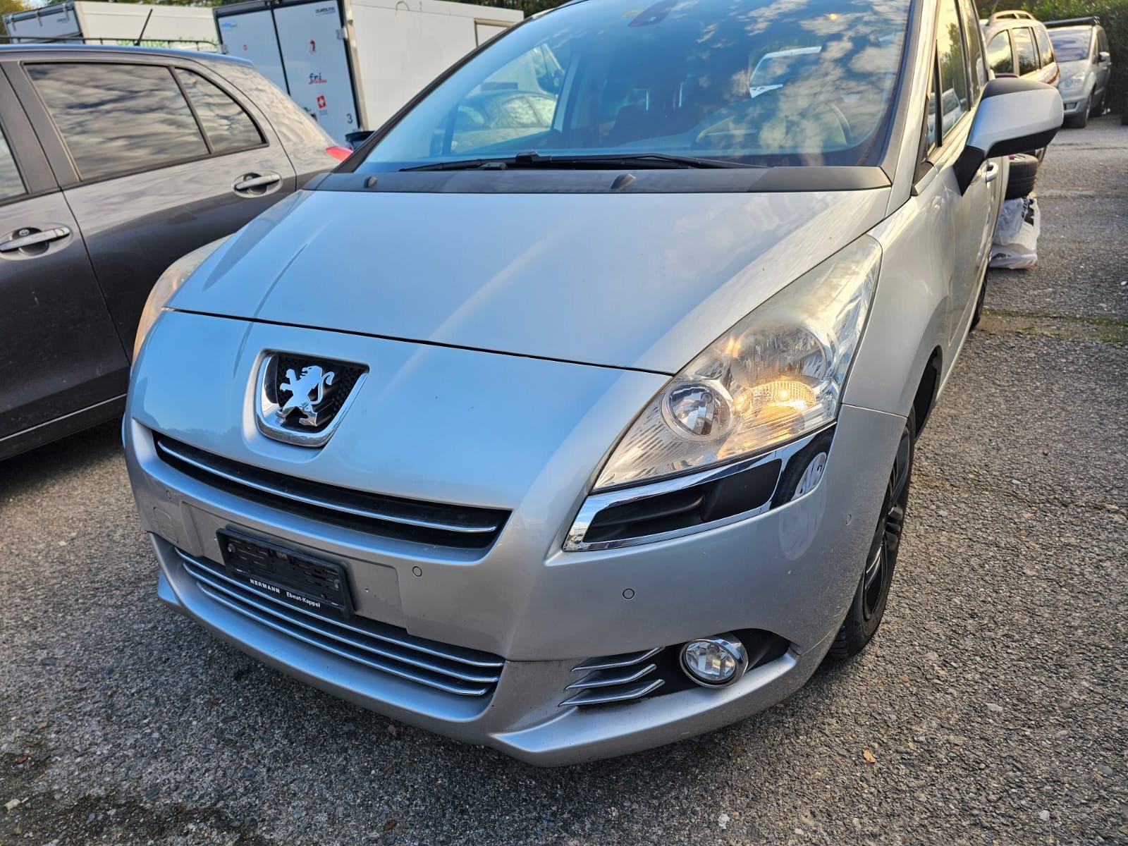 PEUGEOT 5008 1.6 16V T Sport