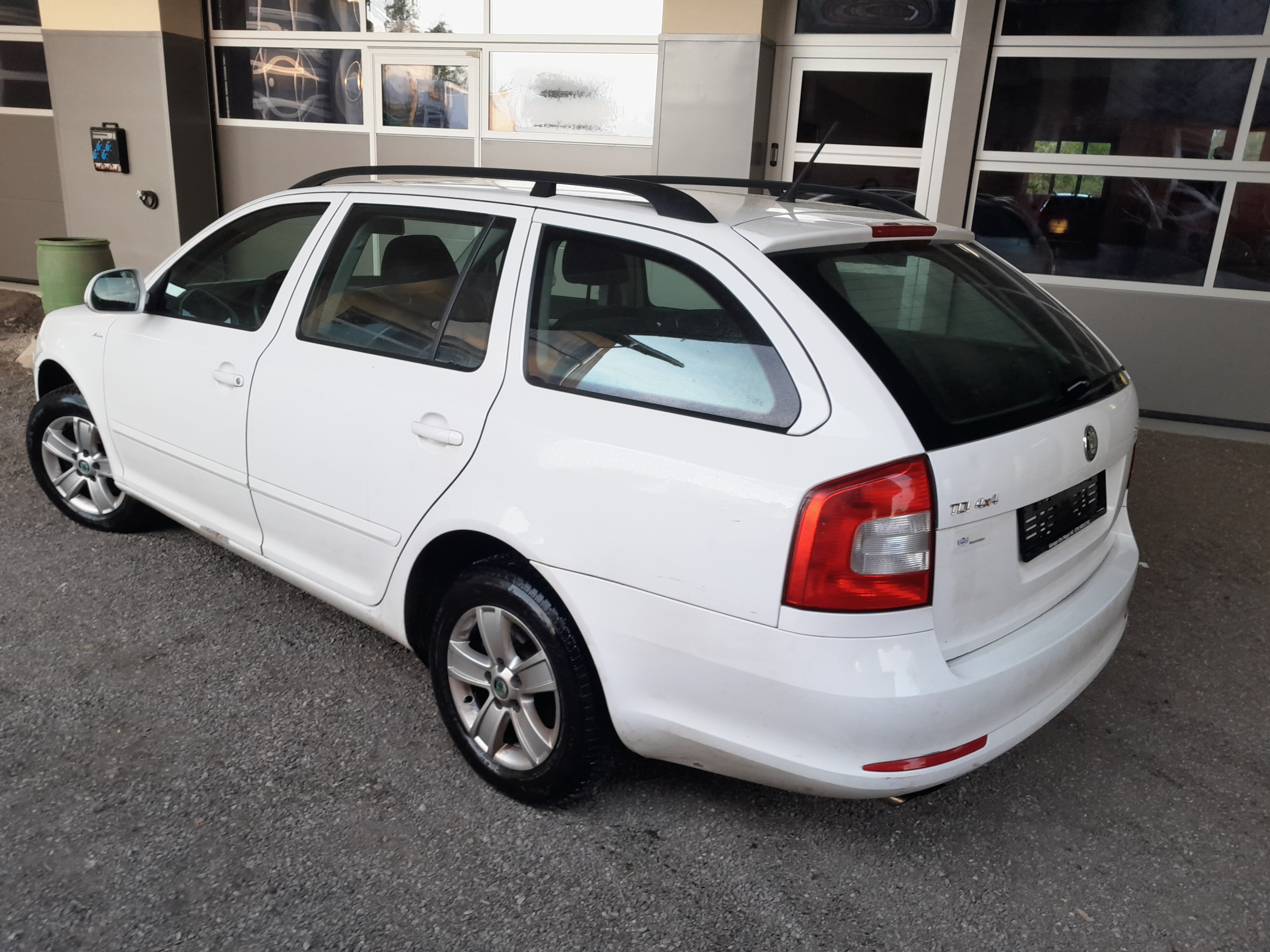 SKODA Octavia Combi 1.6 TDI Arosa 4x4