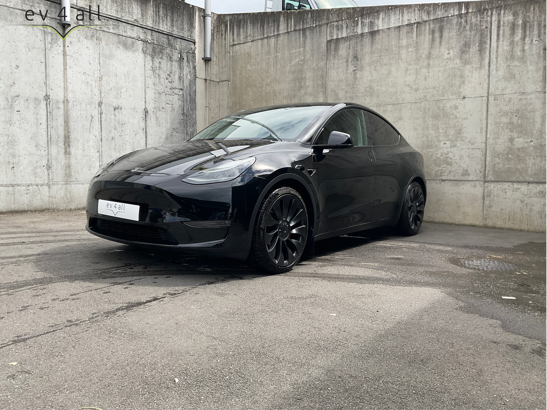 TESLA Model Y Performance, 4x4, heat pump, full warranty, panoramic roof, AP3, MCU3/Ryzen (Netflix), 2.99% Leasing: RESERVED