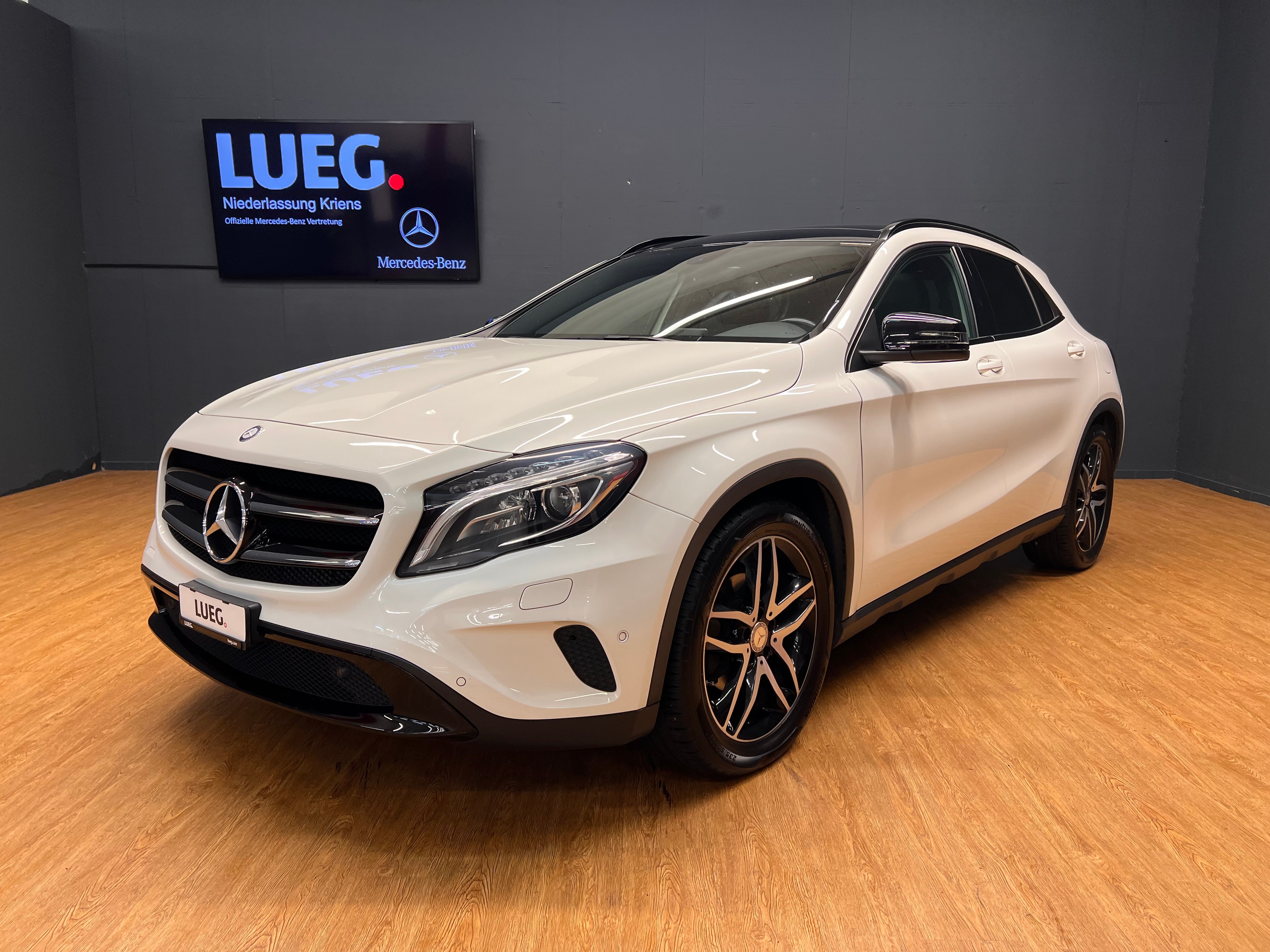 MERCEDES-BENZ GLA 200 CDI 4M - SwissStar - Panorama-Dach