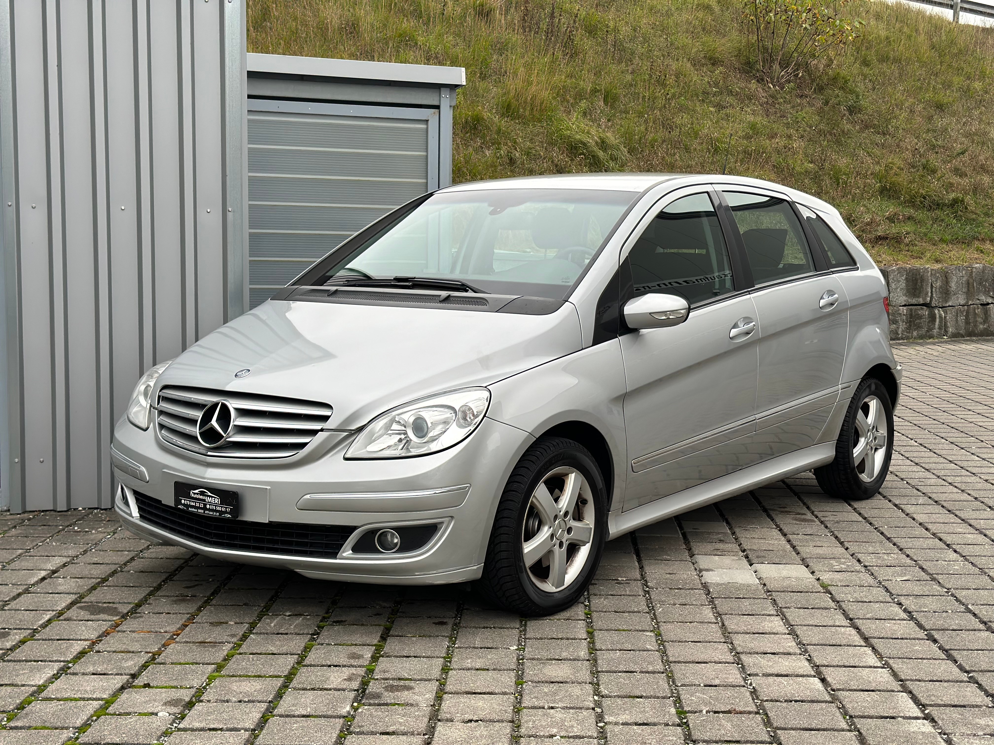 MERCEDES-BENZ B 200