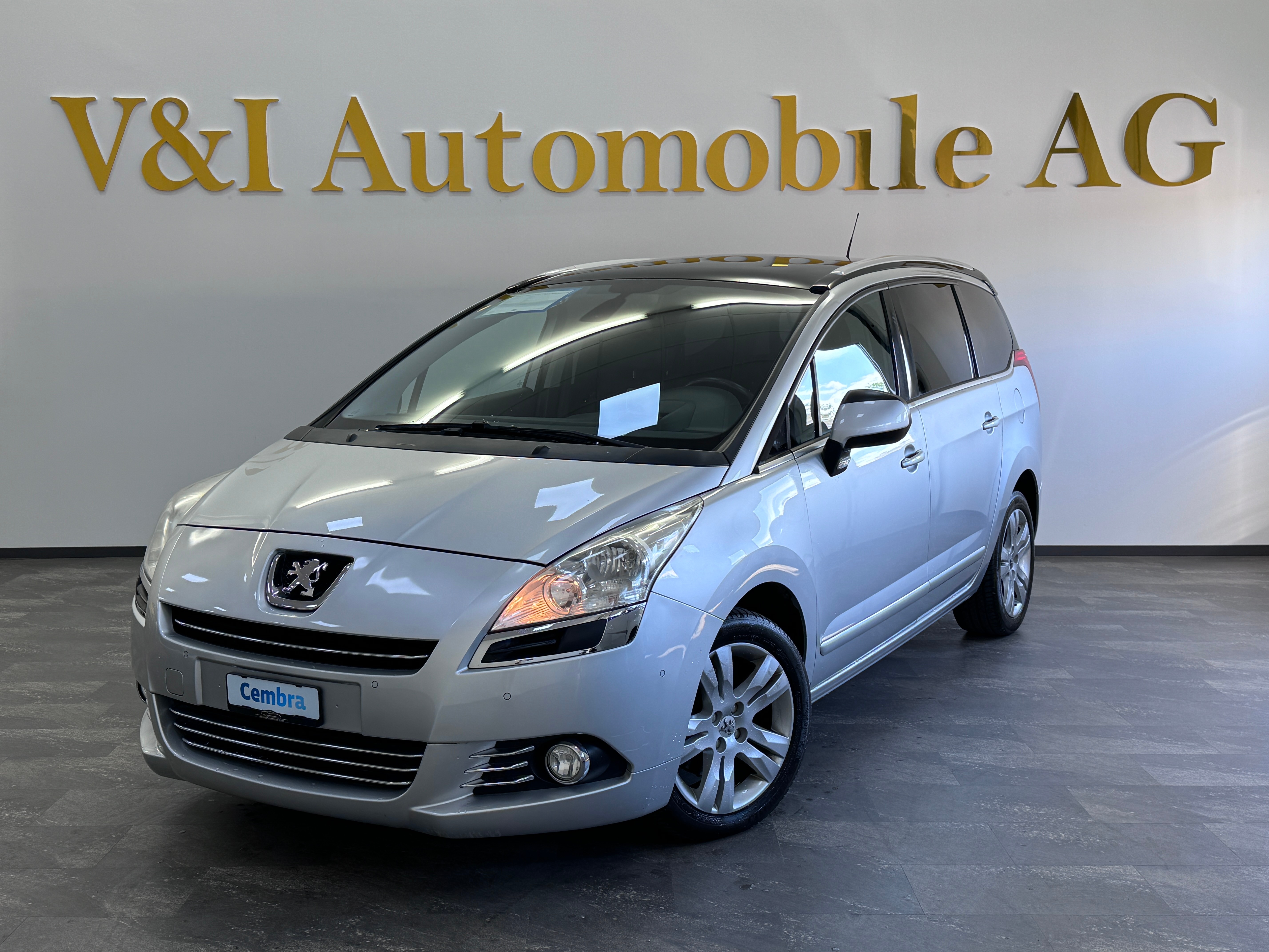 PEUGEOT 5008 1.6 16V T Sport Pack Automatic