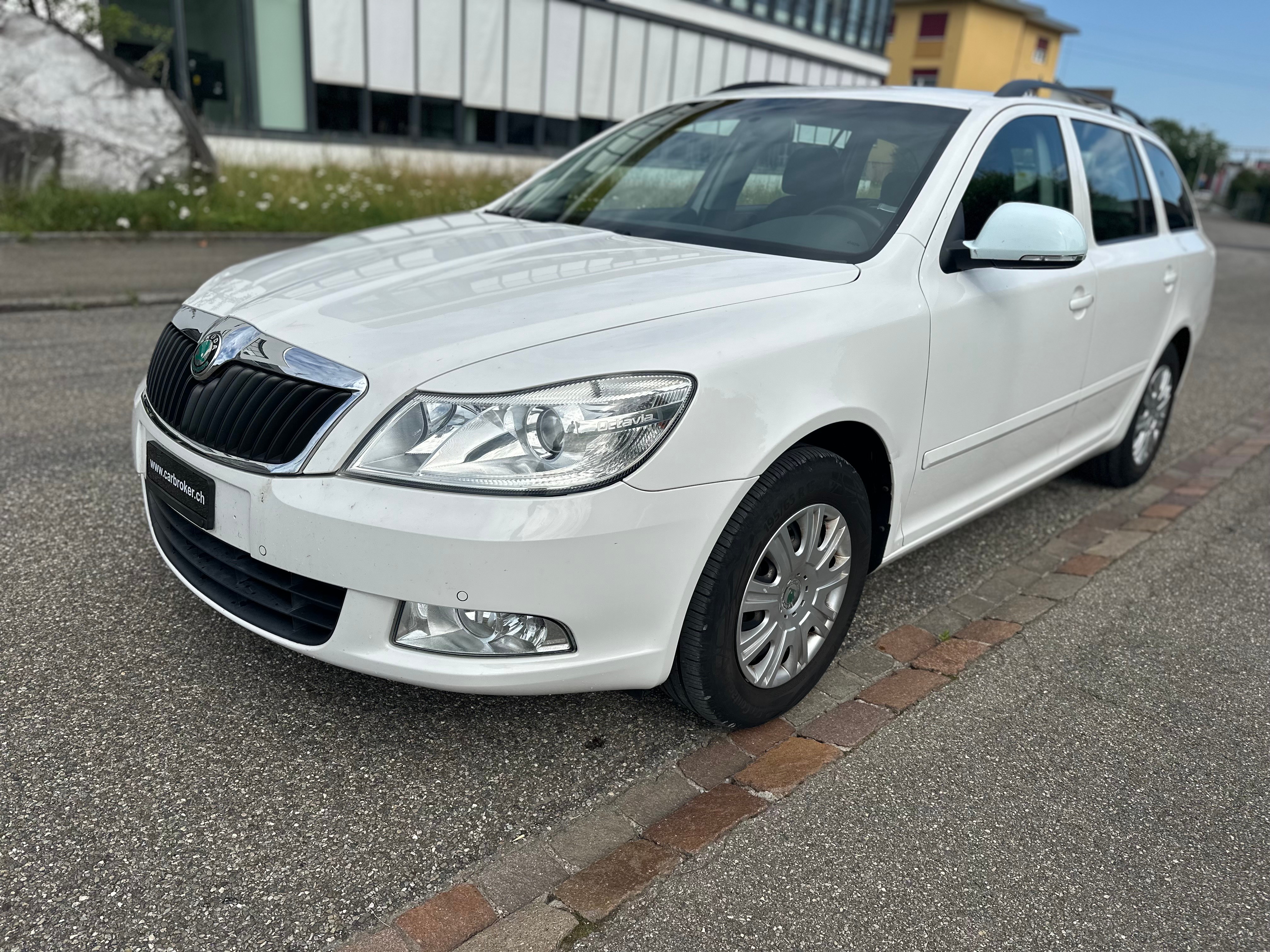 SKODA Octavia Combi 2.0 TDI Ambition DSG