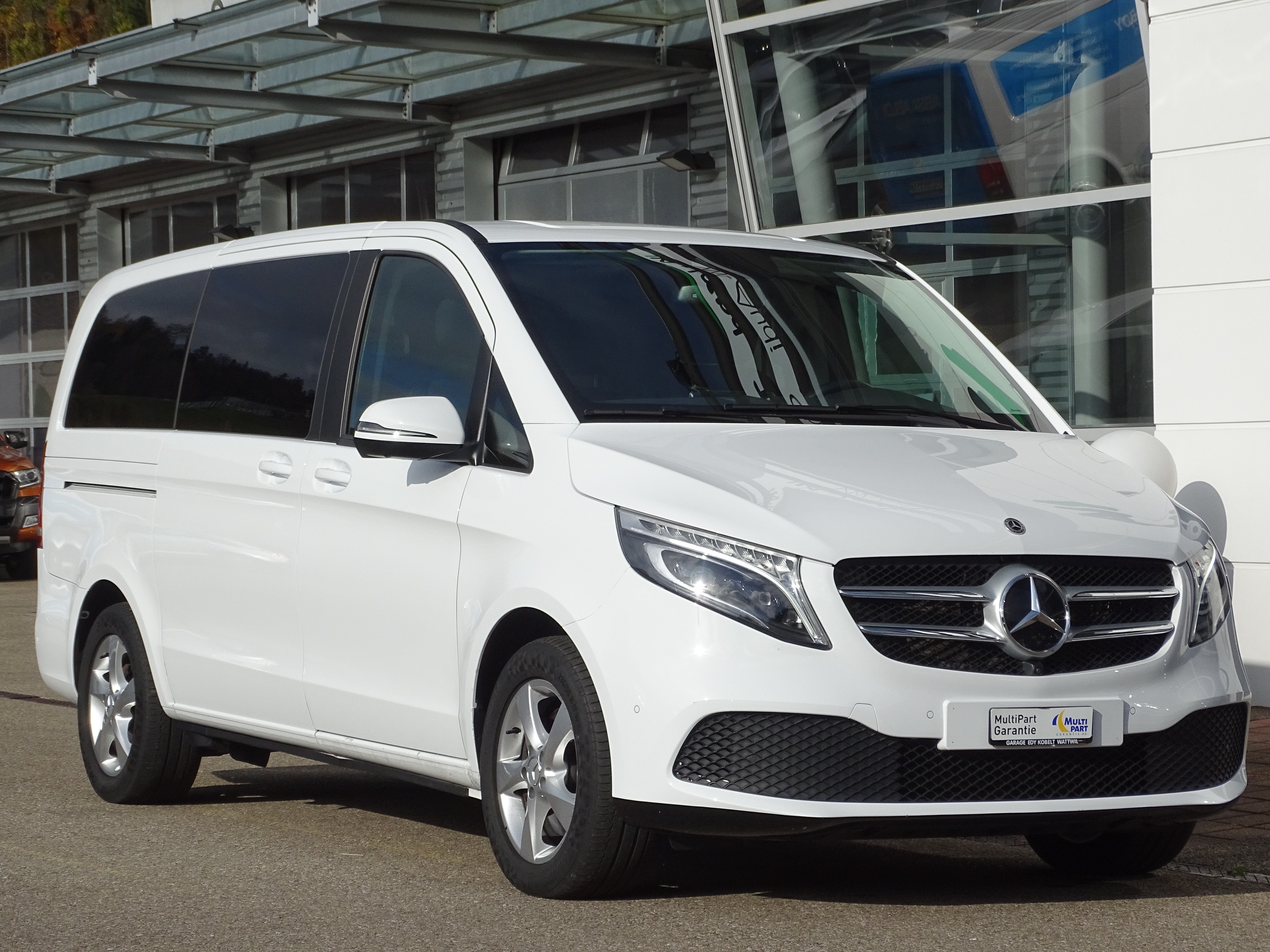 MERCEDES-BENZ V 300 d lang 4Matic 9G-Tronic**CH-FZ**8-Plätzer**AHK**