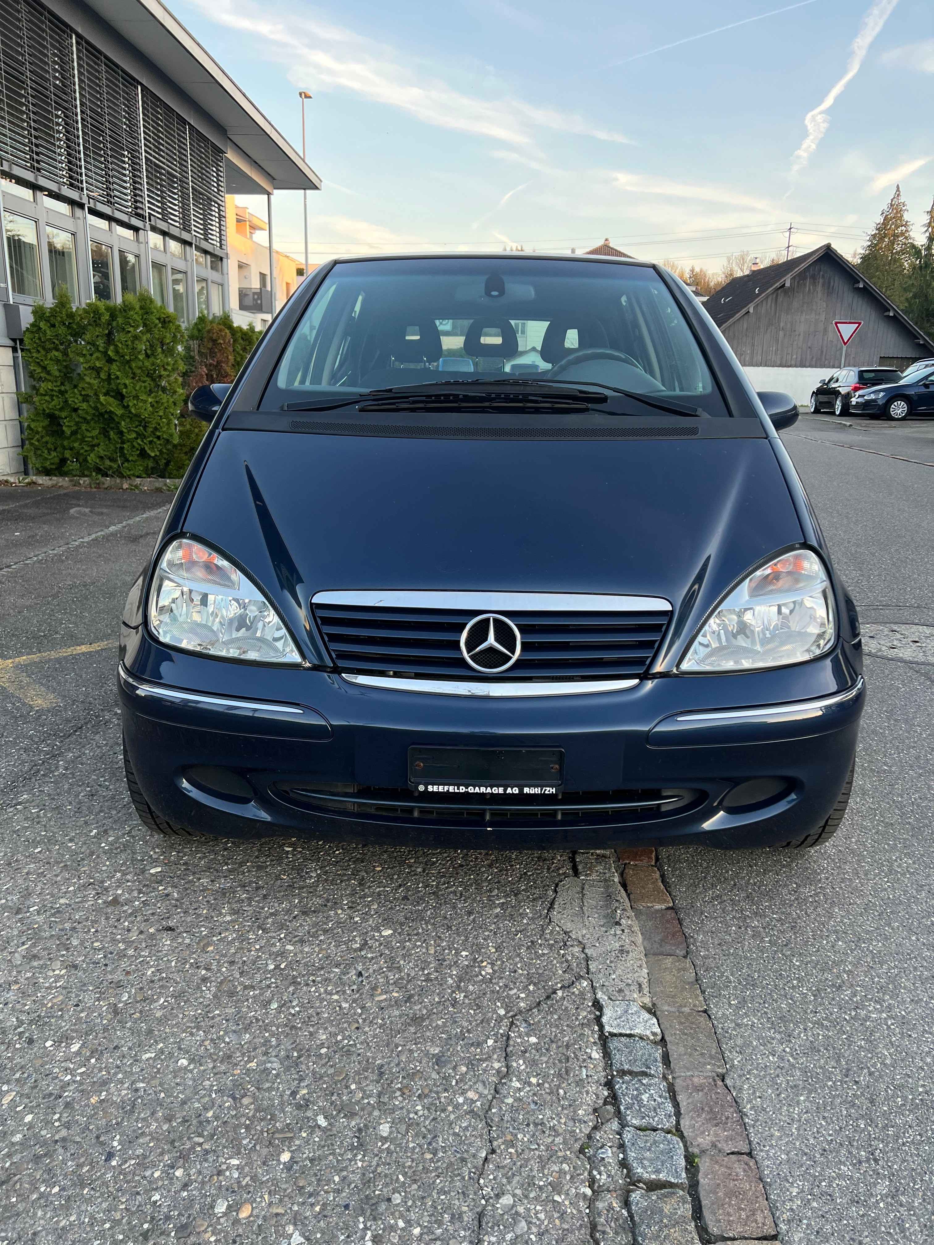 MERCEDES-BENZ A 190