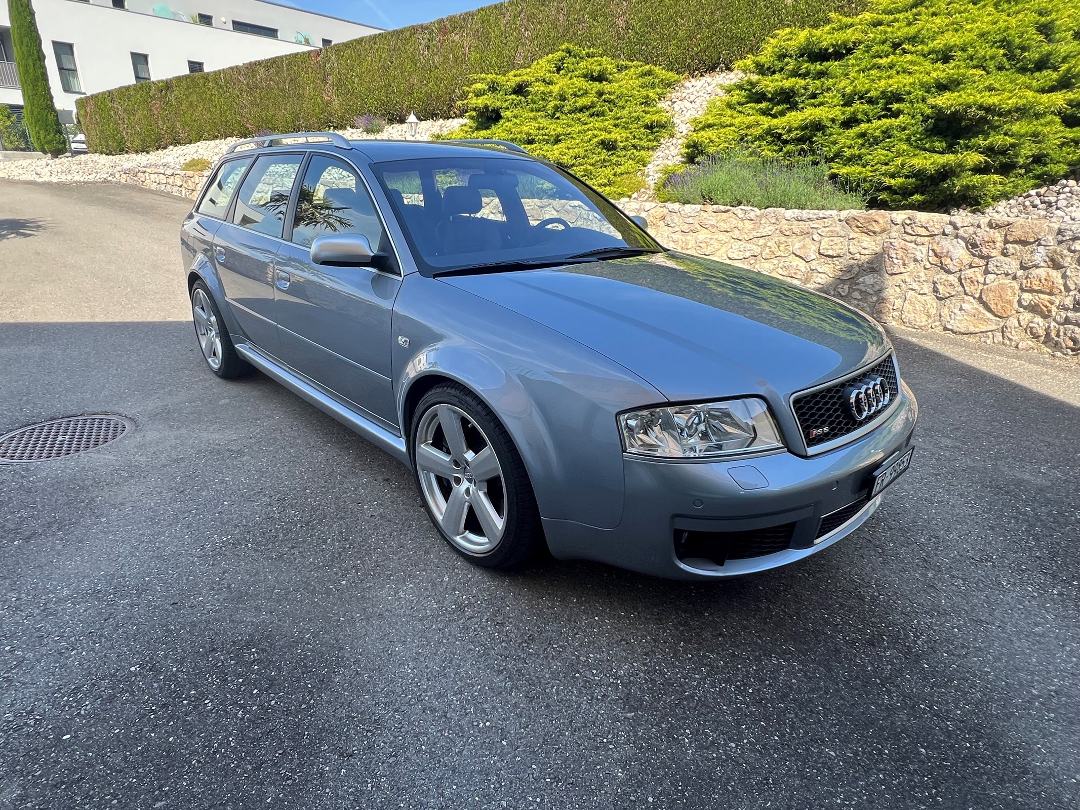 AUDI RS6 Avant quattro tiptronic