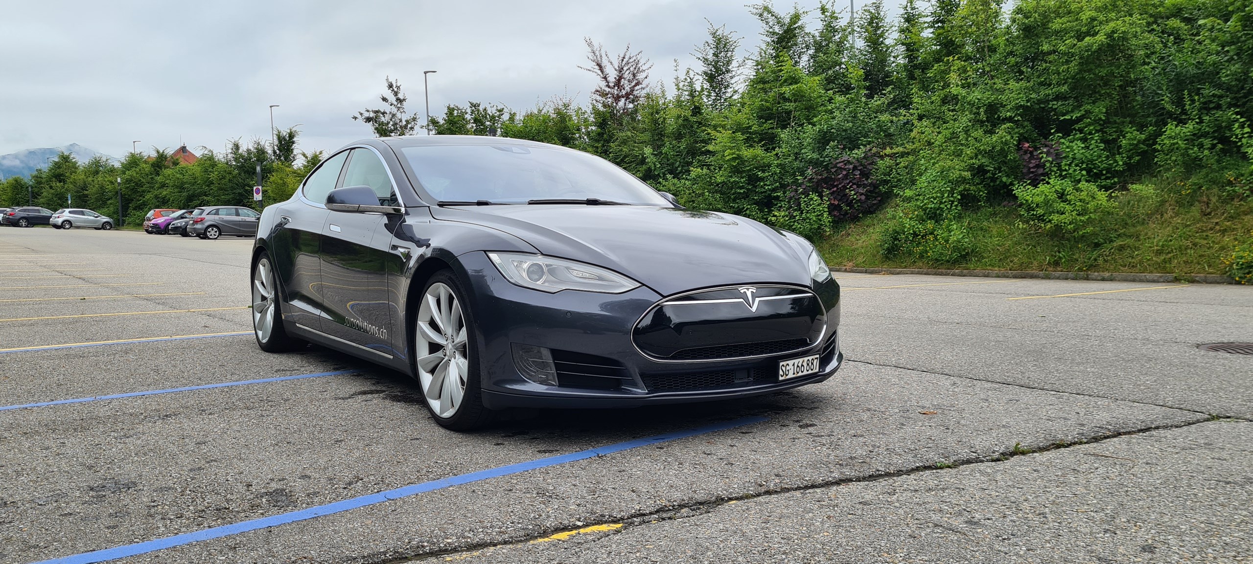 TESLA Model S 70 D