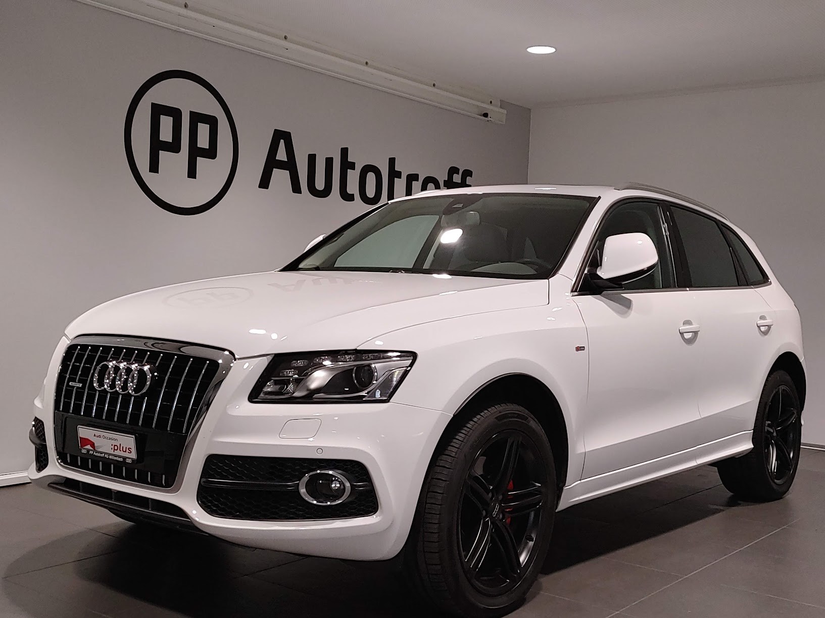 AUDI Q5 3.2 FSI quattro S-tronic