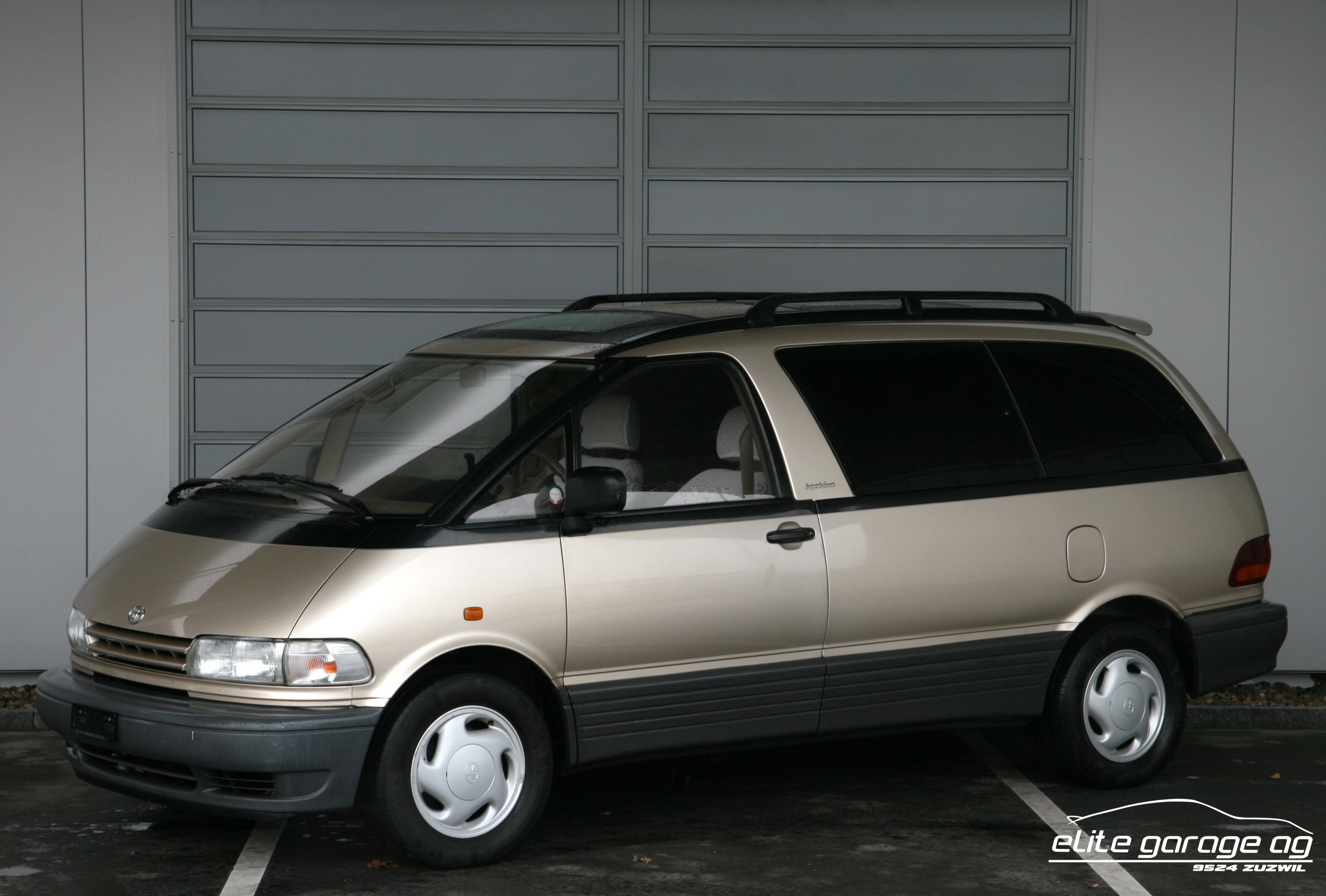 TOYOTA Previa Super Saloon 4x2